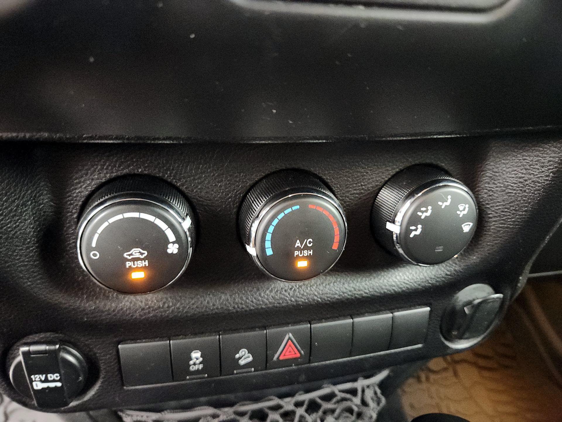 Thumbnail: 2014 Jeep Wrangler - 14