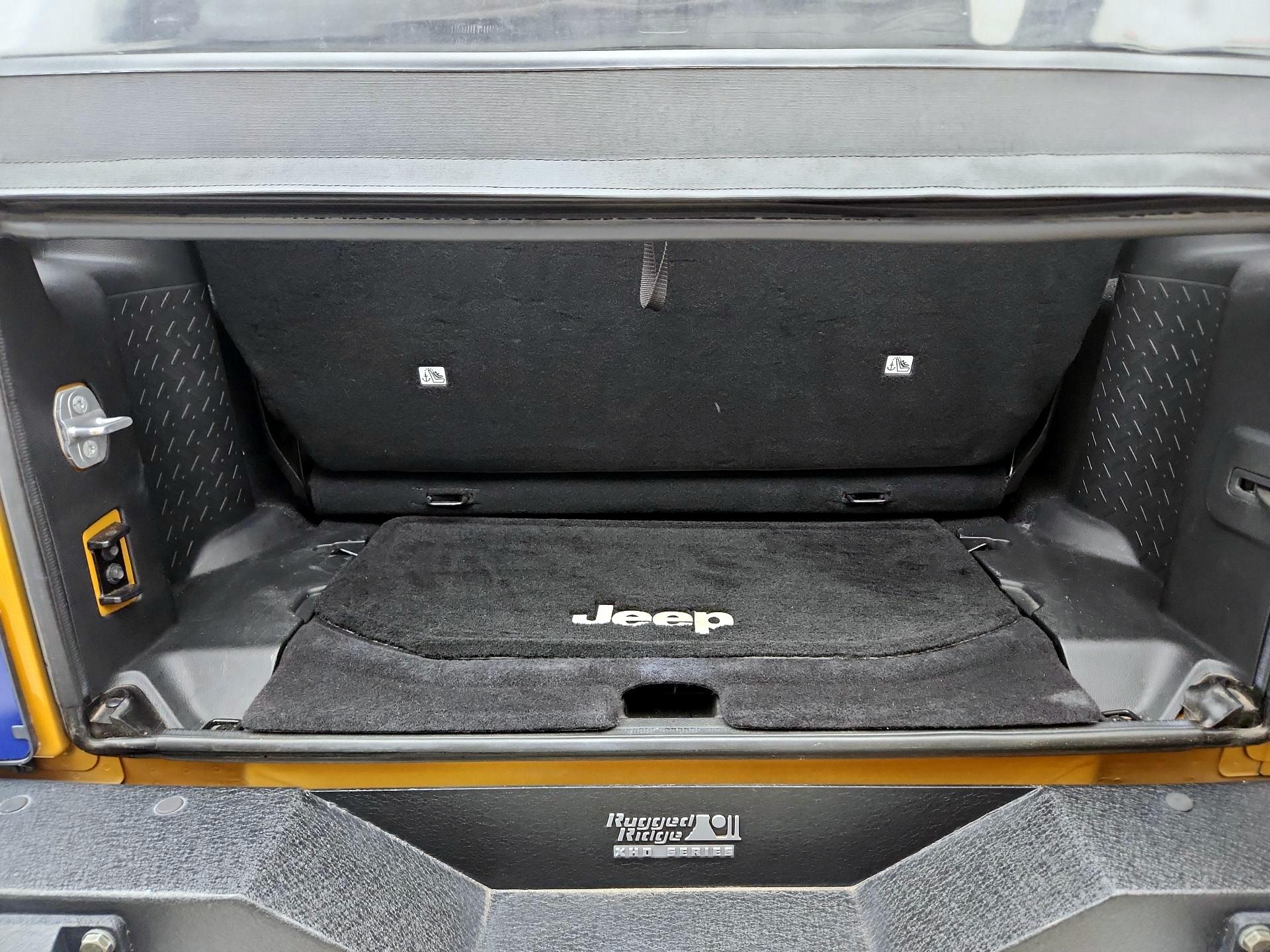 Thumbnail: 2014 Jeep Wrangler - 16