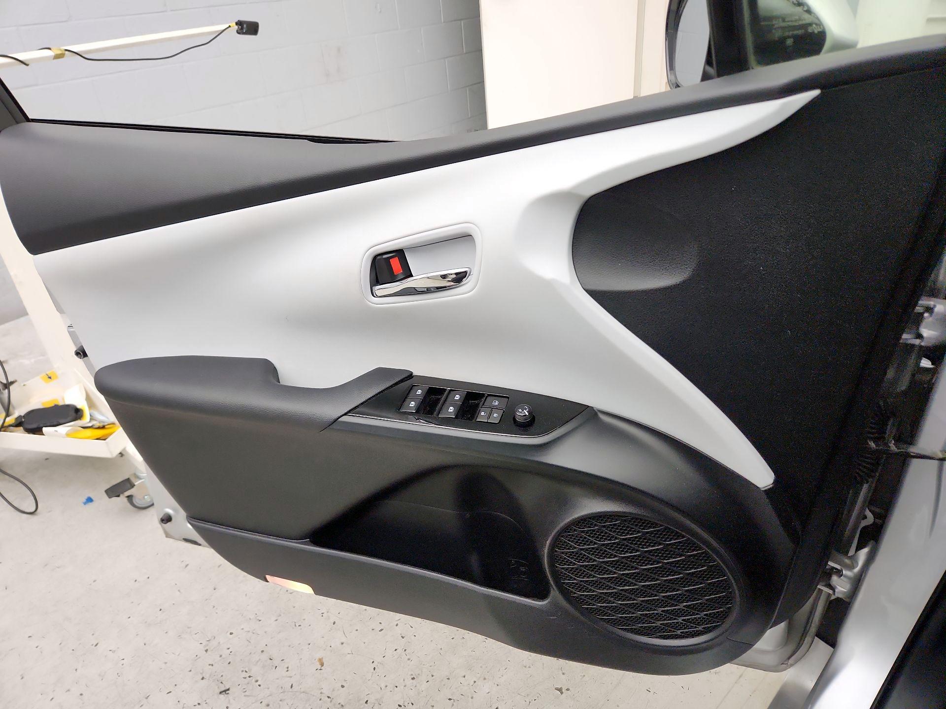 Thumbnail: 2018 Toyota Prius Prime - 12