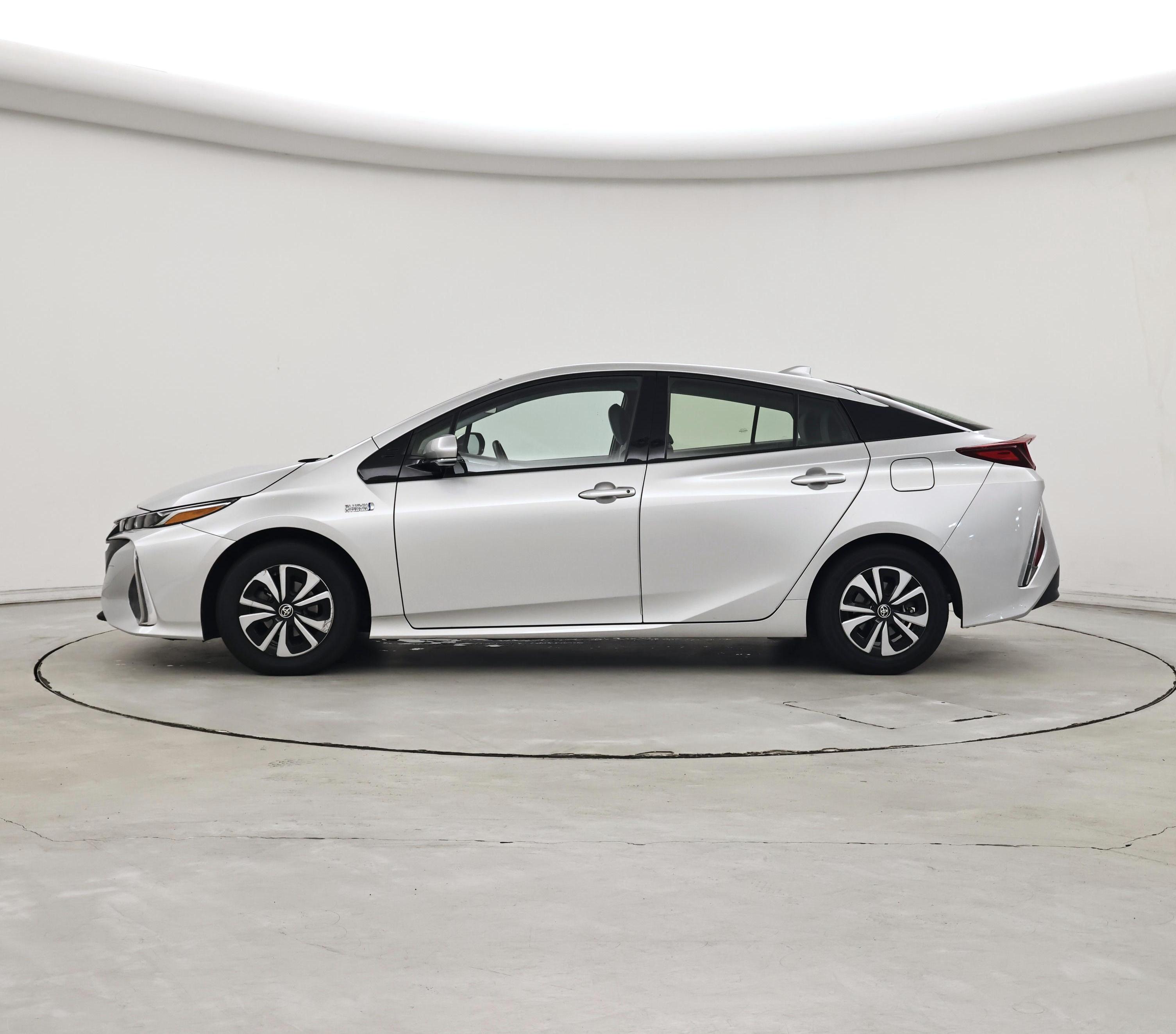 Thumbnail: 2018 Toyota Prius Prime - 3