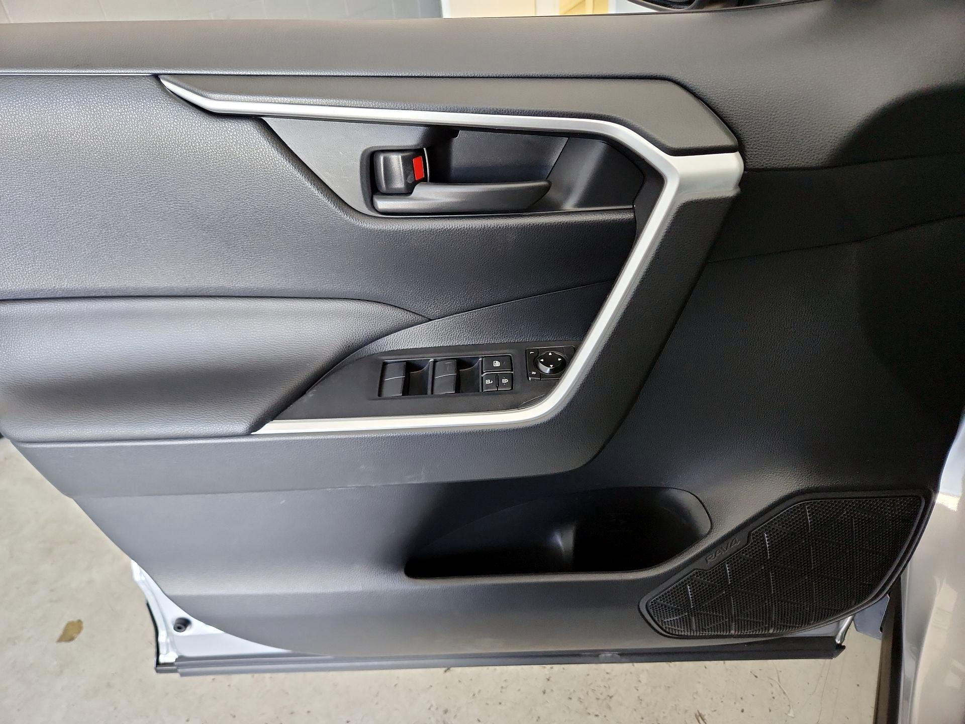 Thumbnail: 2021 Toyota RAV4 - 12