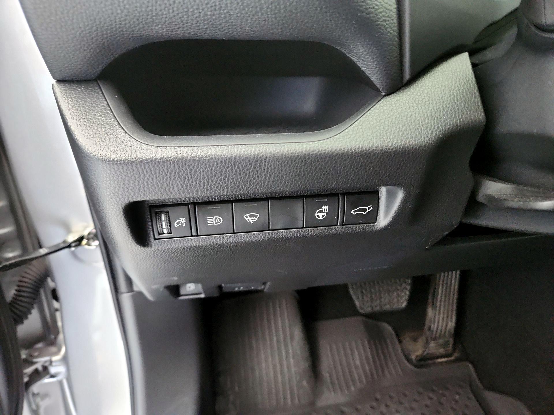 Thumbnail: 2021 Toyota RAV4 - 13