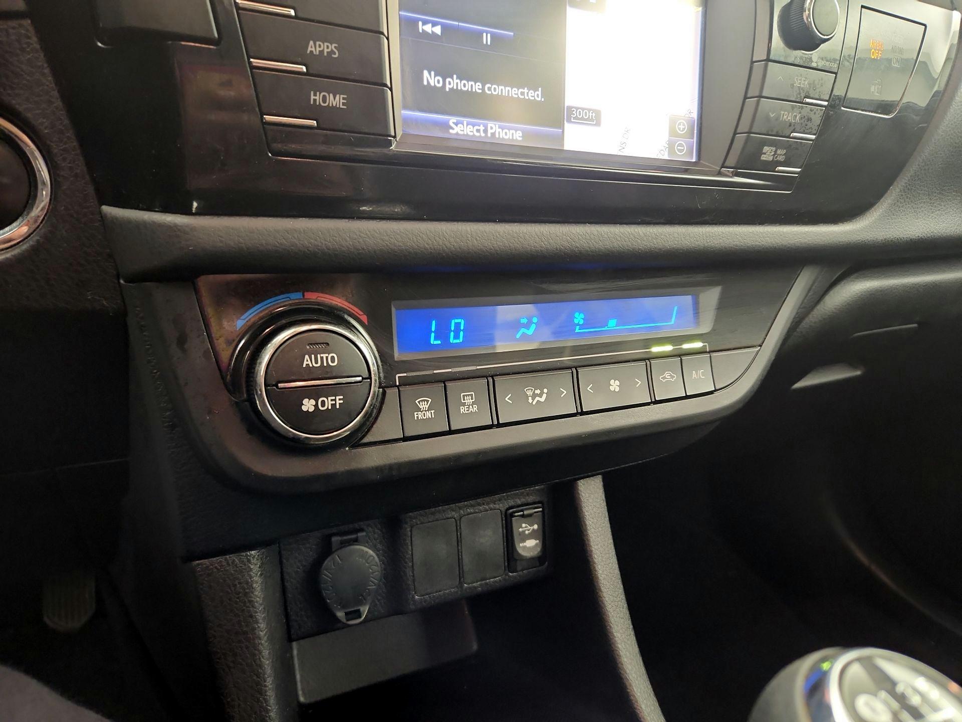 Thumbnail: 2015 Toyota Corolla - 16