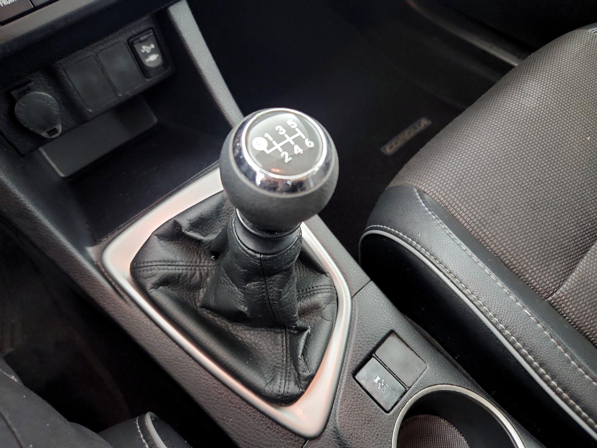 Thumbnail: 2015 Toyota Corolla - 17