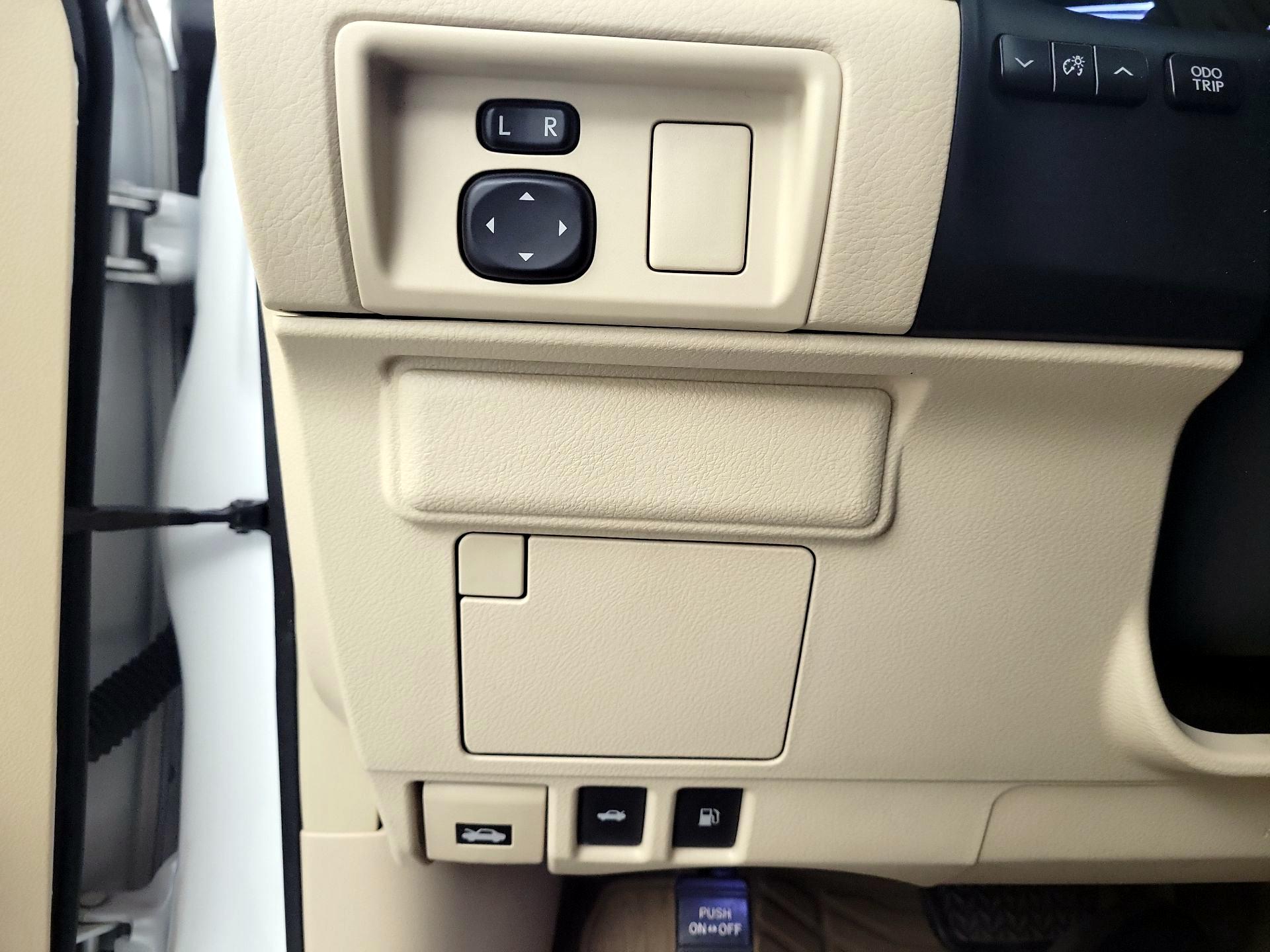 Thumbnail: 2014 Lexus ES - 11