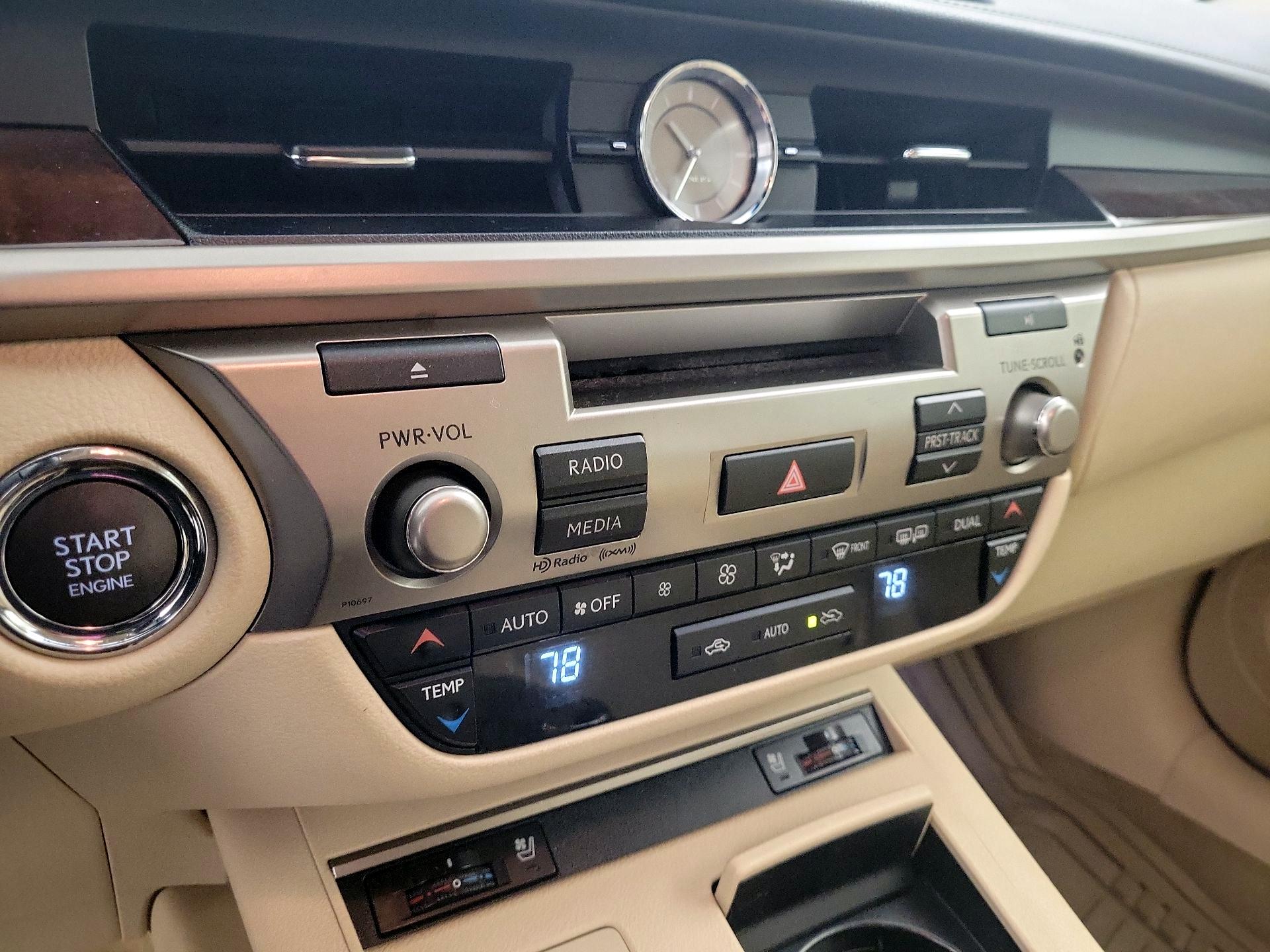 Thumbnail: 2014 Lexus ES - 14