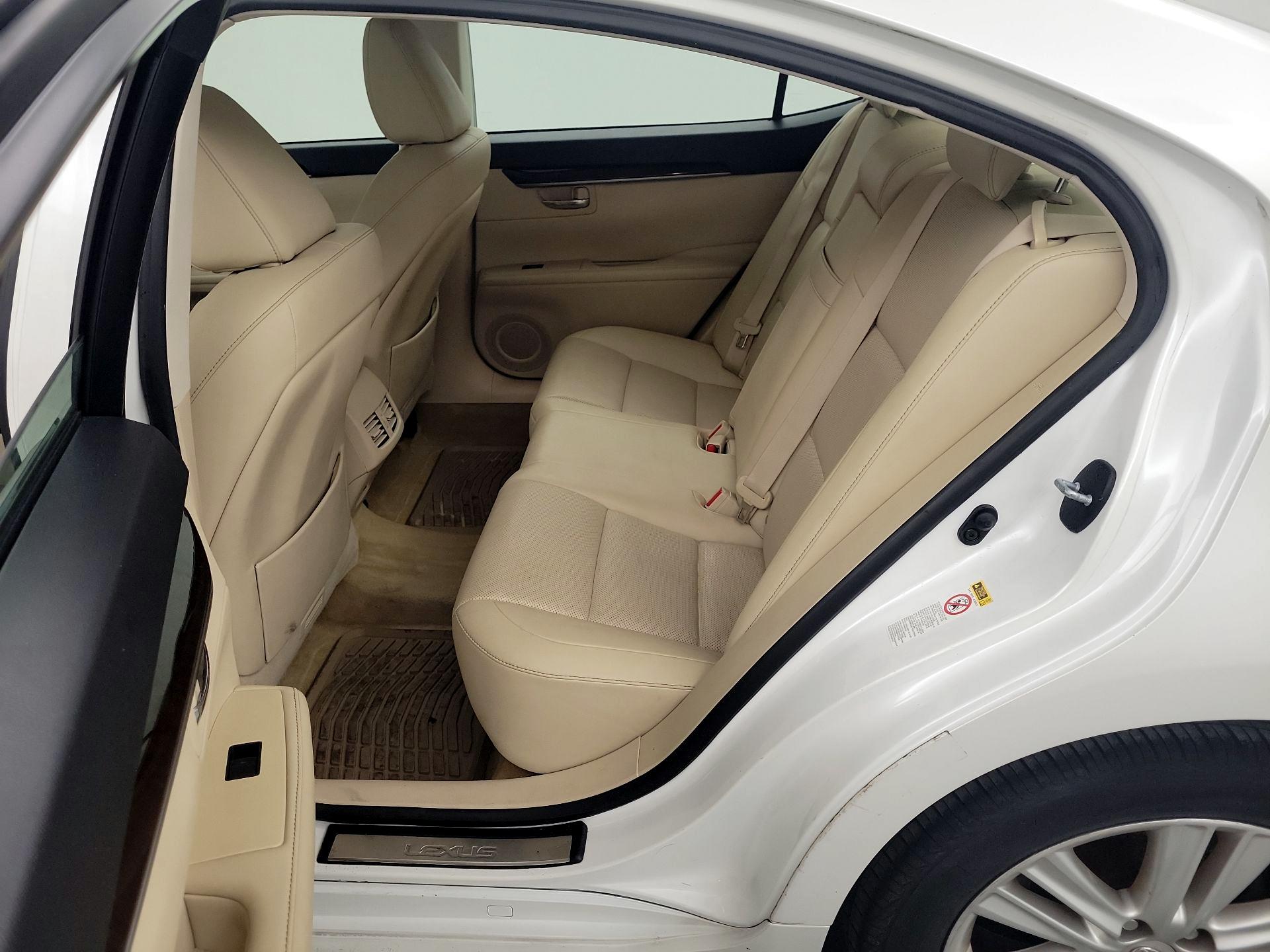 Thumbnail: 2014 Lexus ES - 18