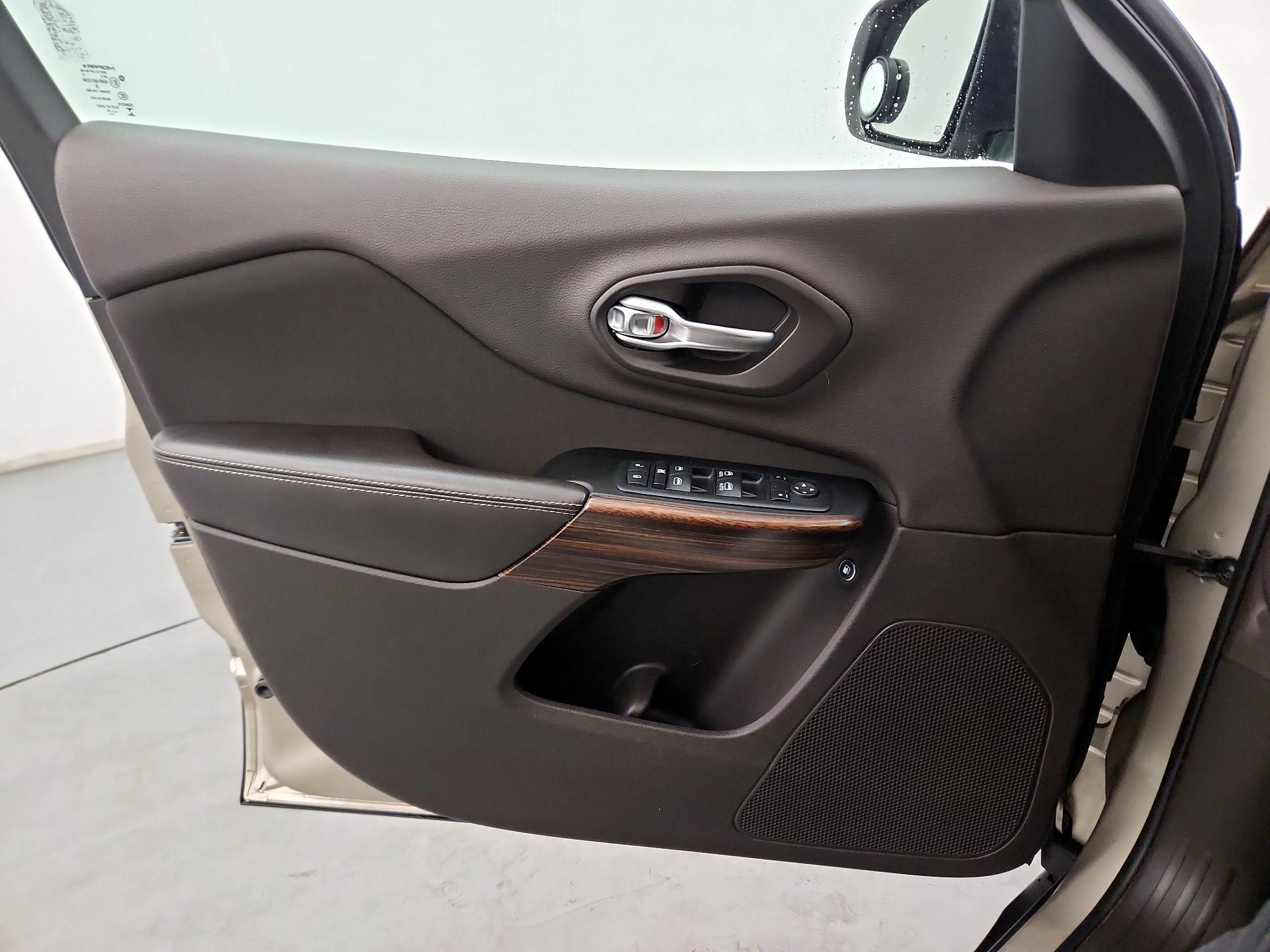 Thumbnail: 2014 Jeep Cherokee - 12