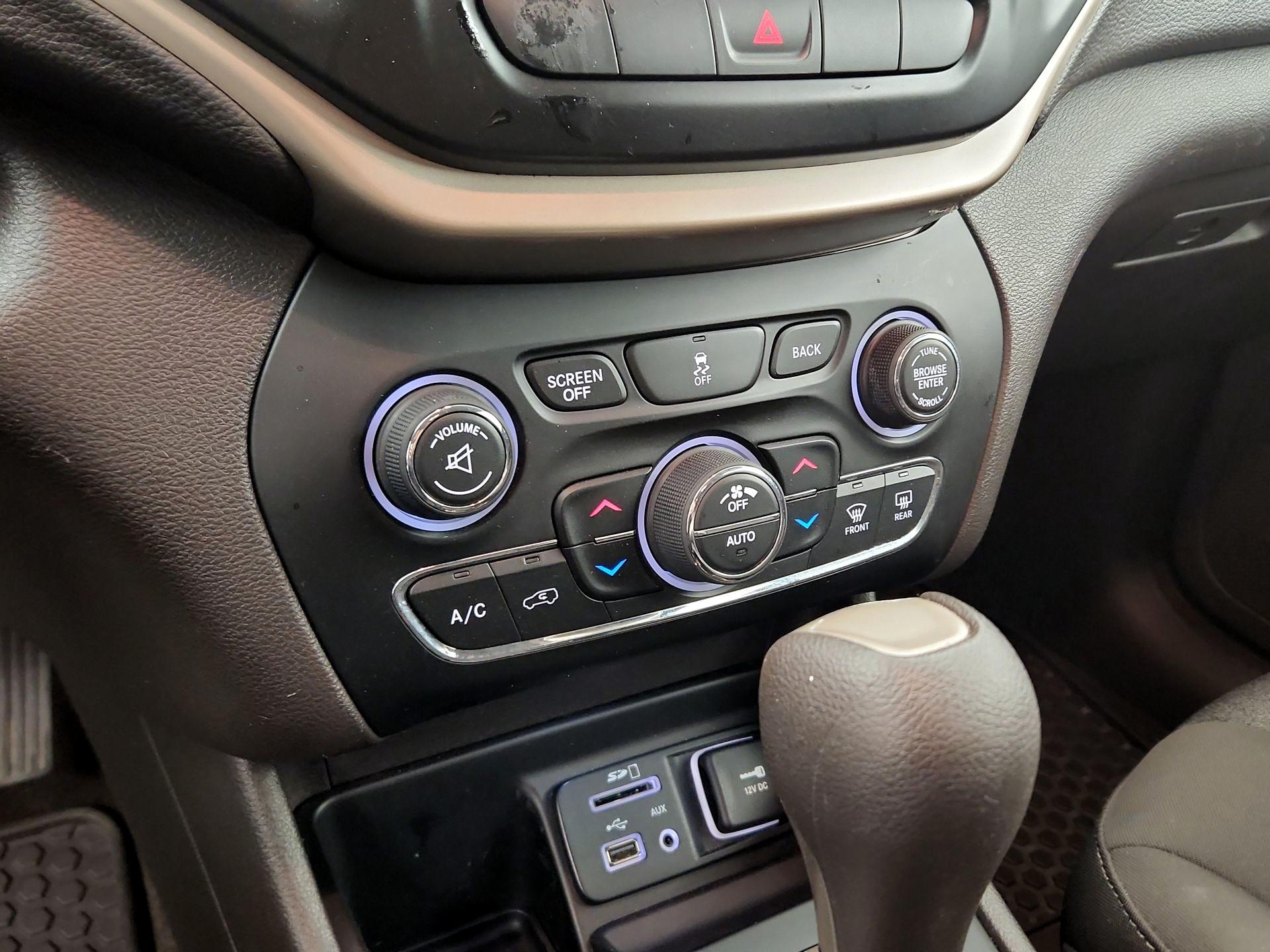 Thumbnail: 2014 Jeep Cherokee - 16