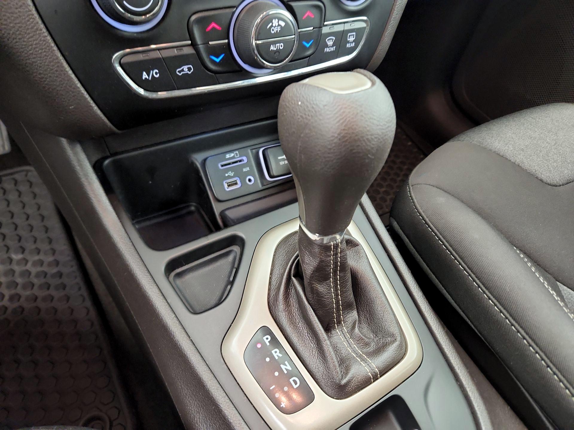 Thumbnail: 2014 Jeep Cherokee - 17