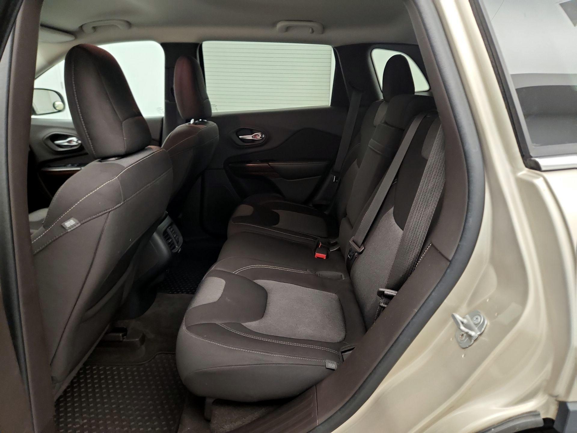 Thumbnail: 2014 Jeep Cherokee - 19