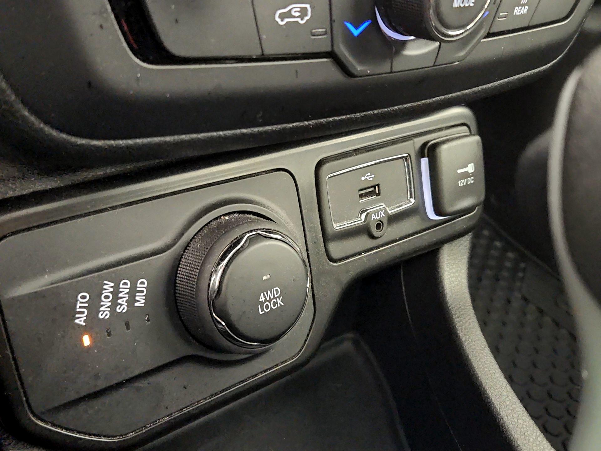 Thumbnail: 2023 Jeep Renegade - 19