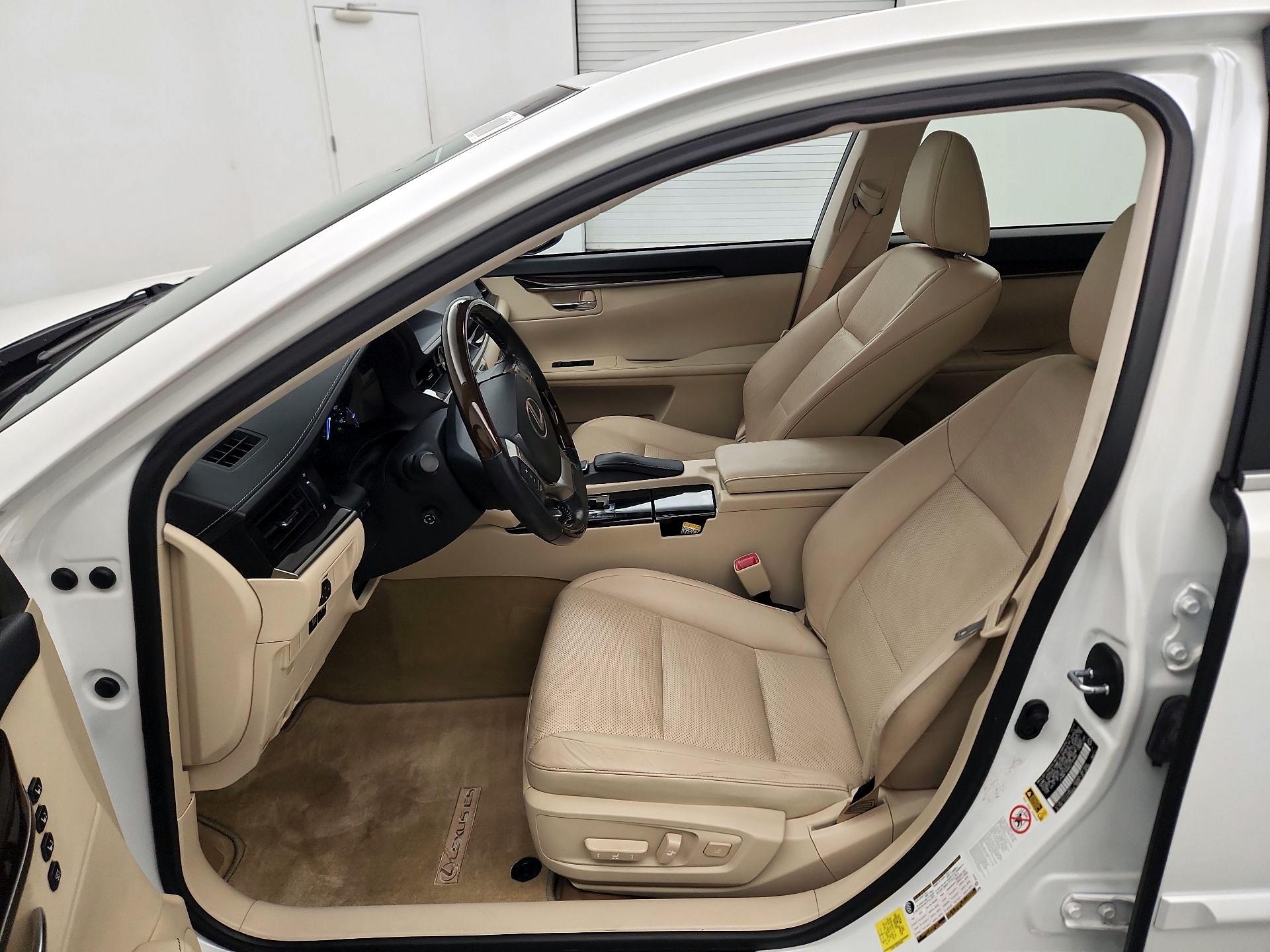 Thumbnail: 2014 Lexus ES - 11