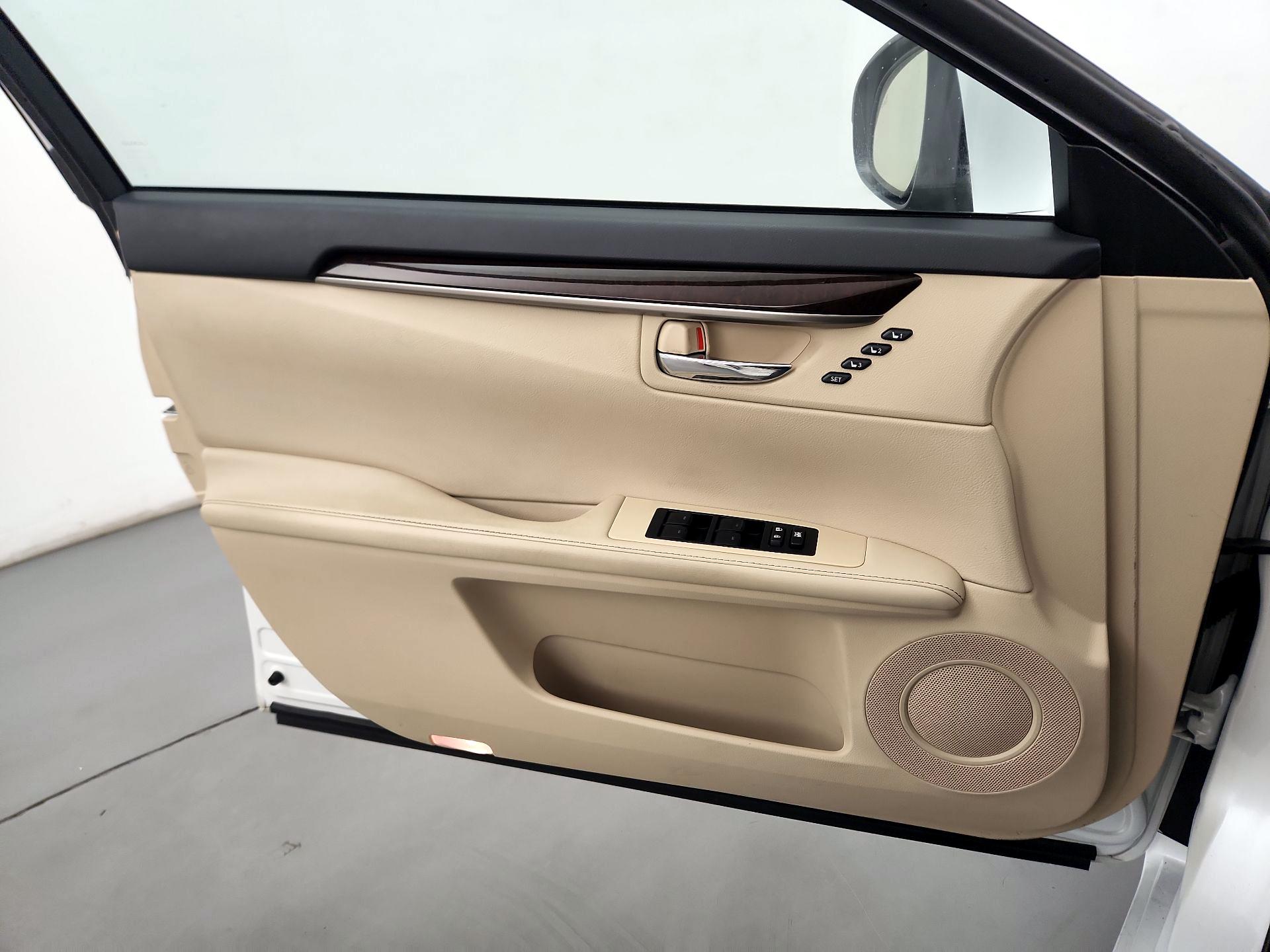 Thumbnail: 2014 Lexus ES - 12