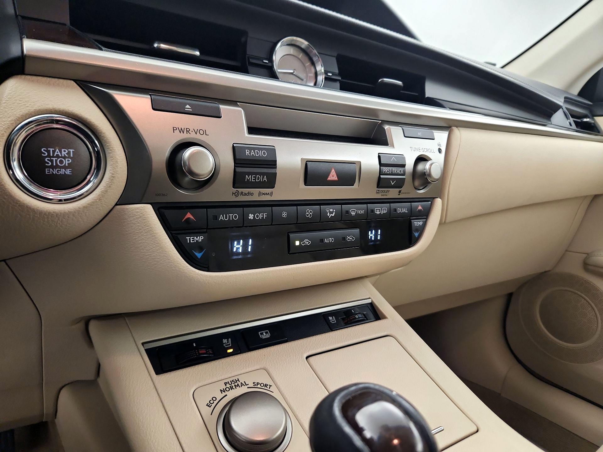 Thumbnail: 2014 Lexus ES - 17