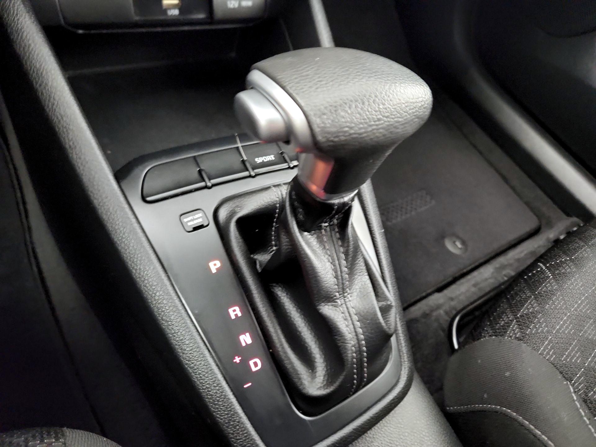 Thumbnail: 2022 Kia Rio - 15