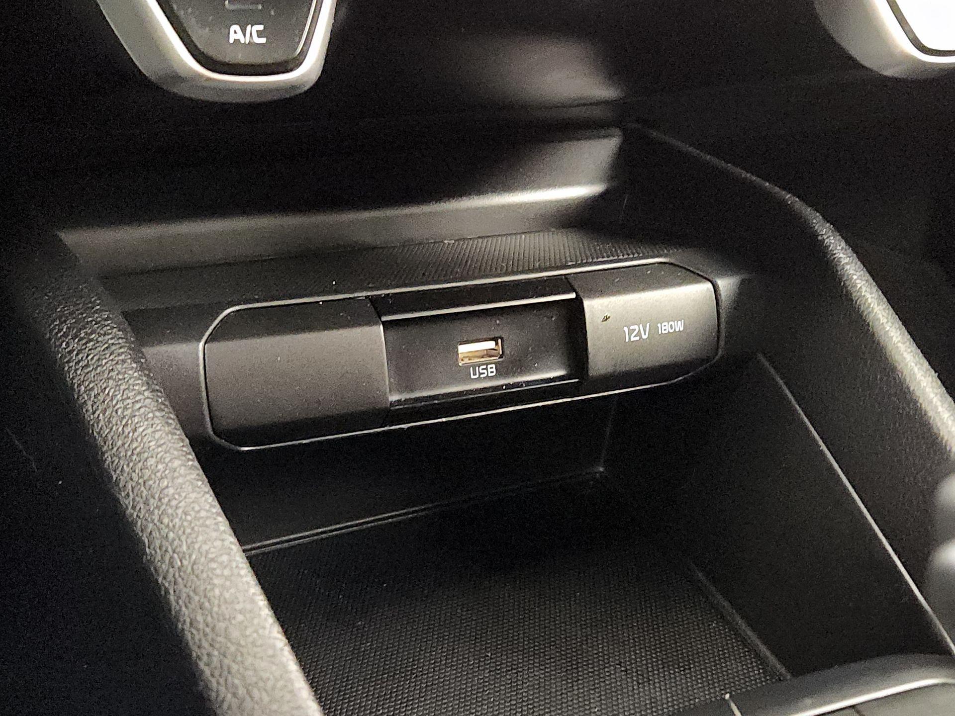 Thumbnail: 2022 Kia Rio - 16