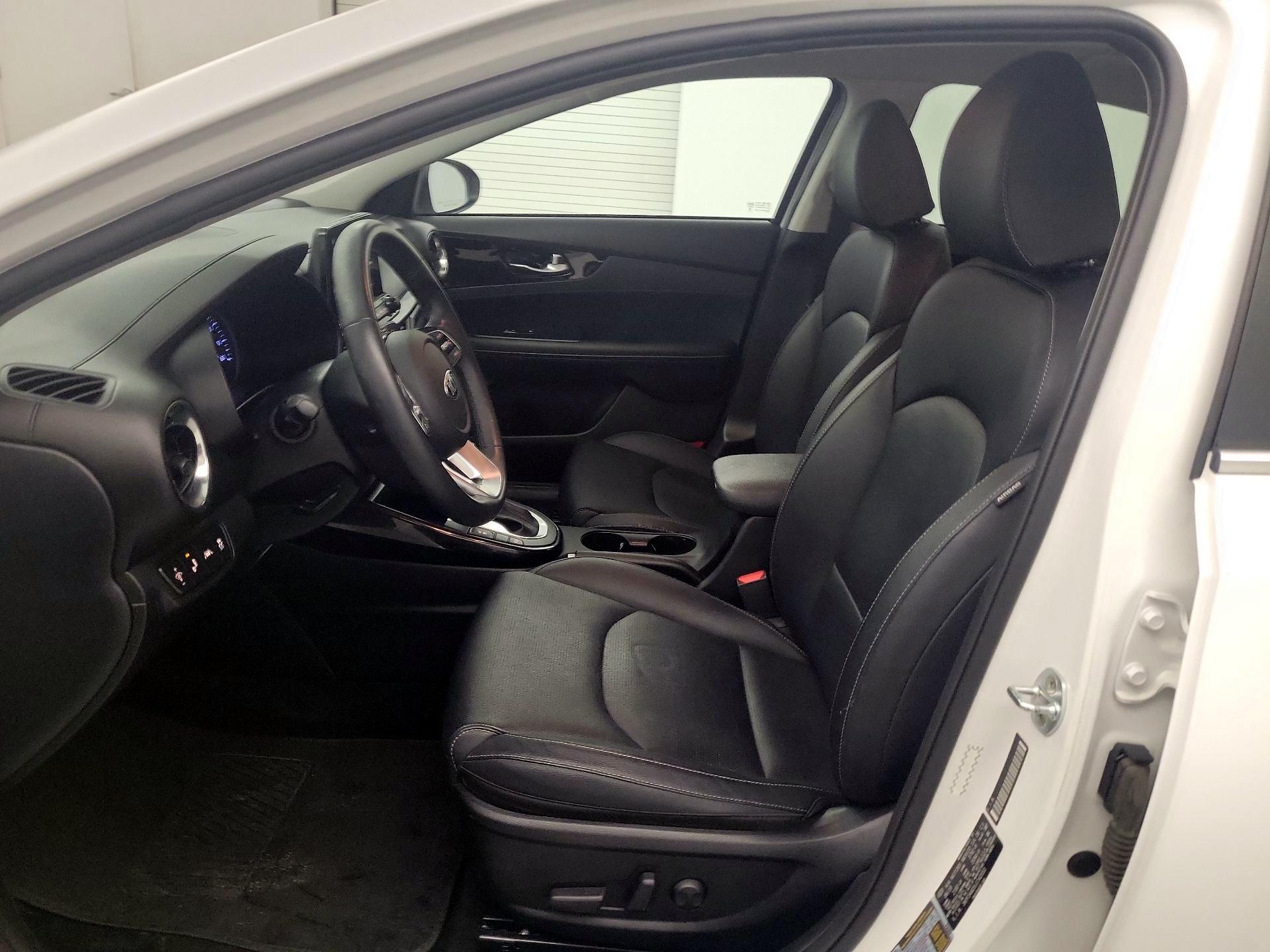 Thumbnail: 2020 Kia Forte - 9