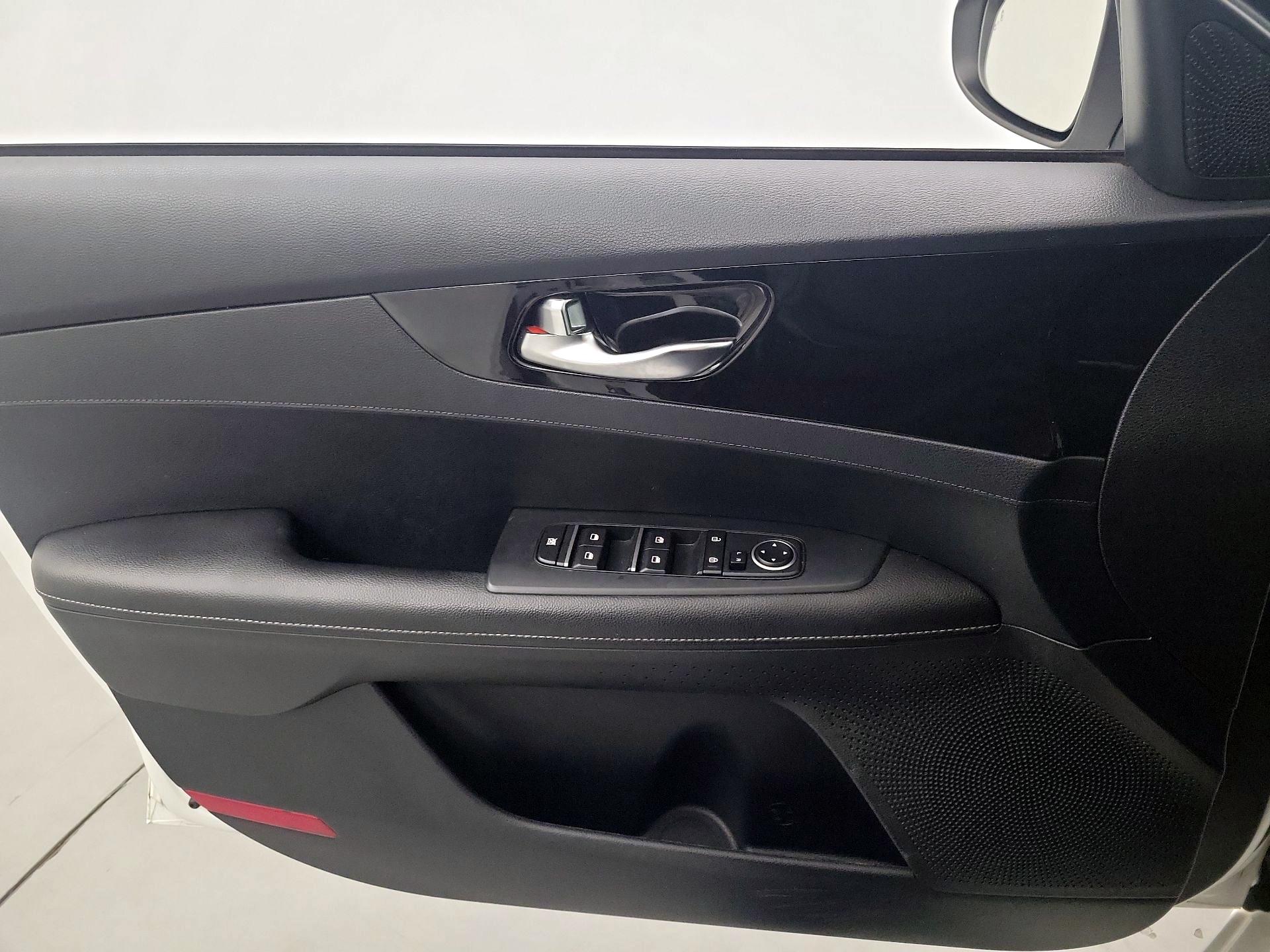 Thumbnail: 2020 Kia Forte - 10