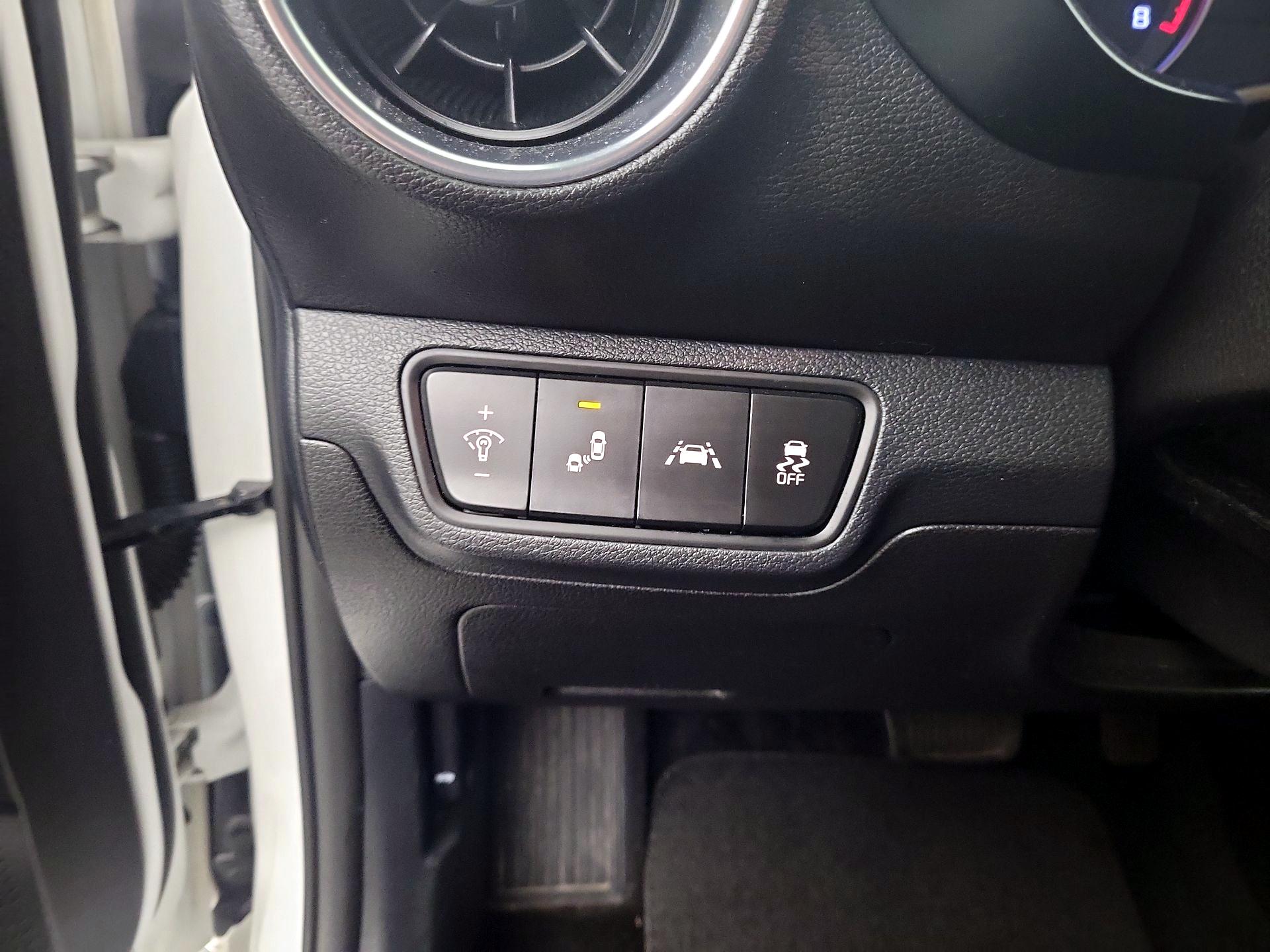 Thumbnail: 2020 Kia Forte - 11