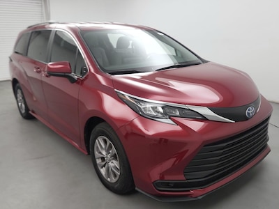 2025 Toyota Sienna LE