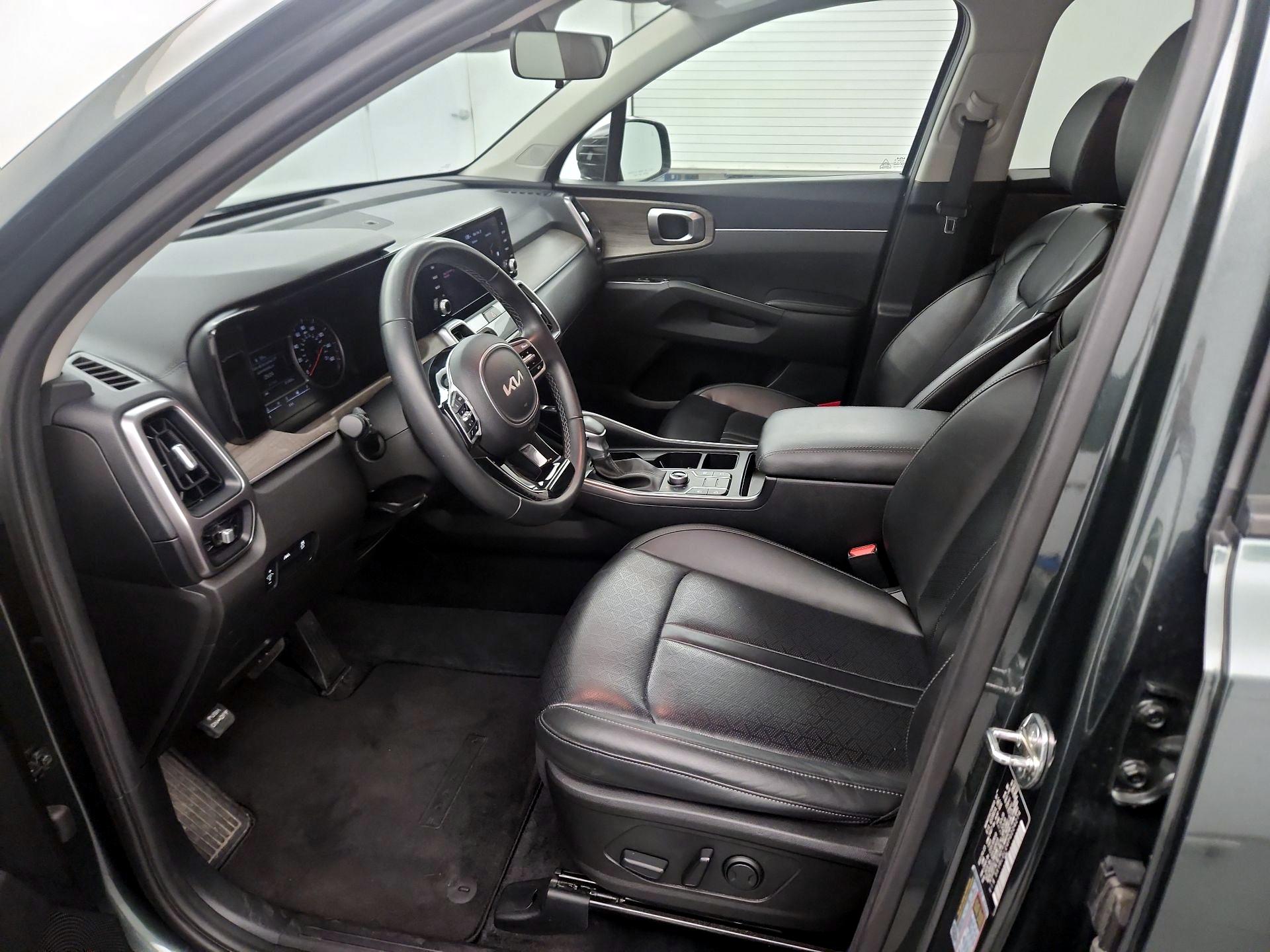 Thumbnail: 2023 Kia Sorento - 9