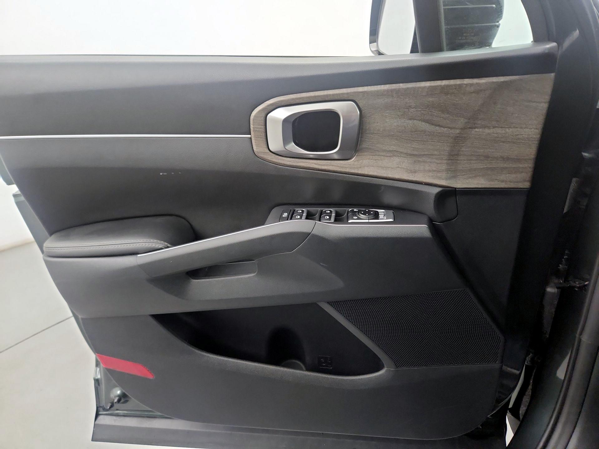 Thumbnail: 2023 Kia Sorento - 10