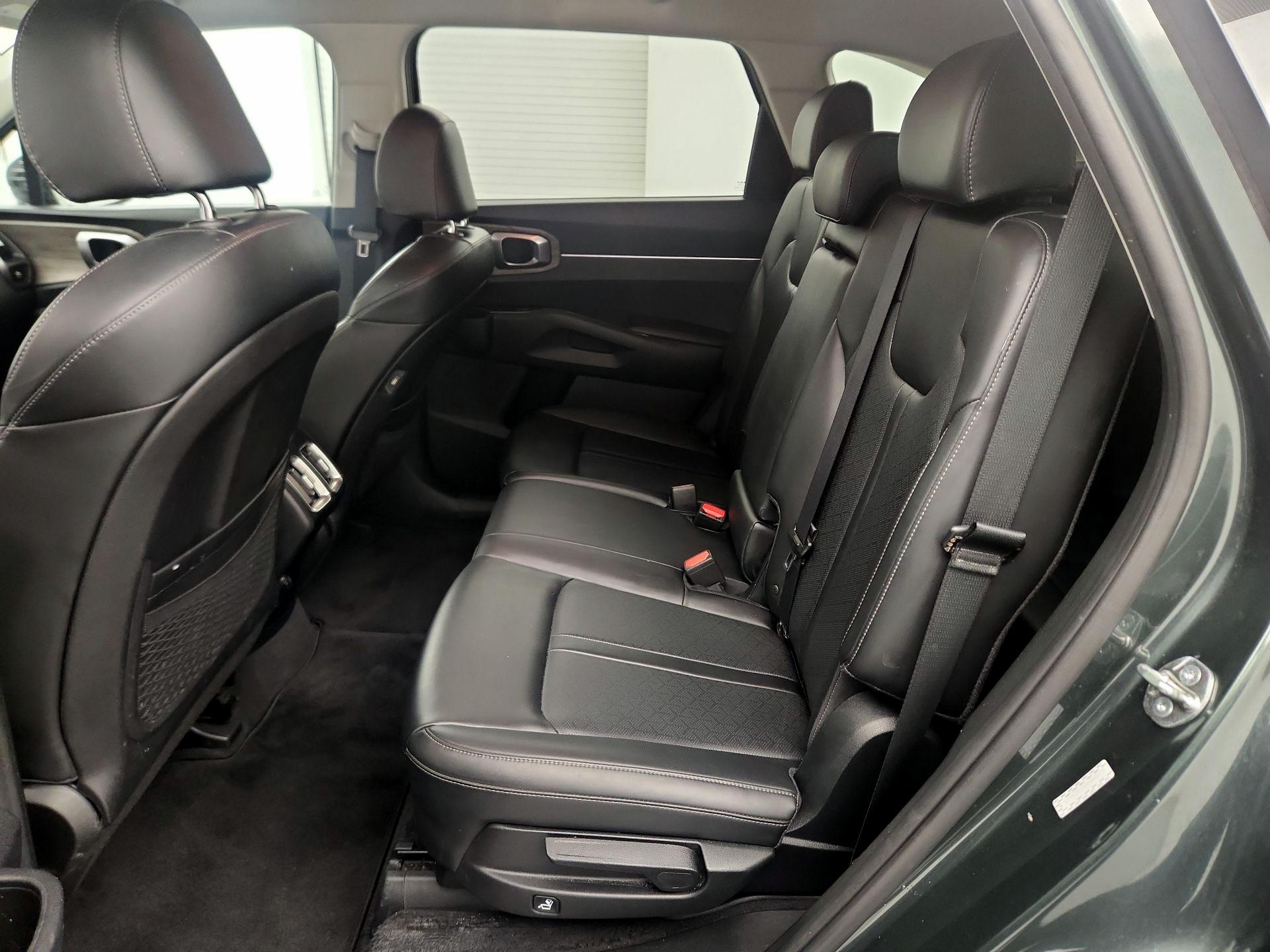 Thumbnail: 2023 Kia Sorento - 17