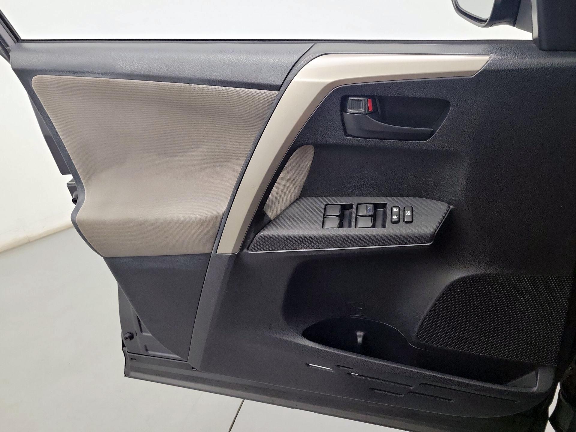 Thumbnail: 2015 Toyota RAV4 - 10