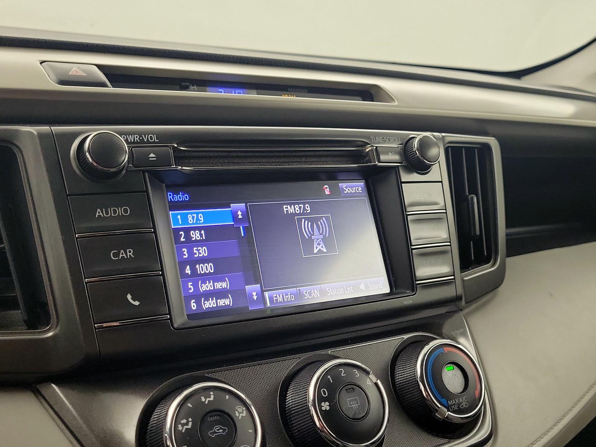 Thumbnail: 2015 Toyota RAV4 - 13