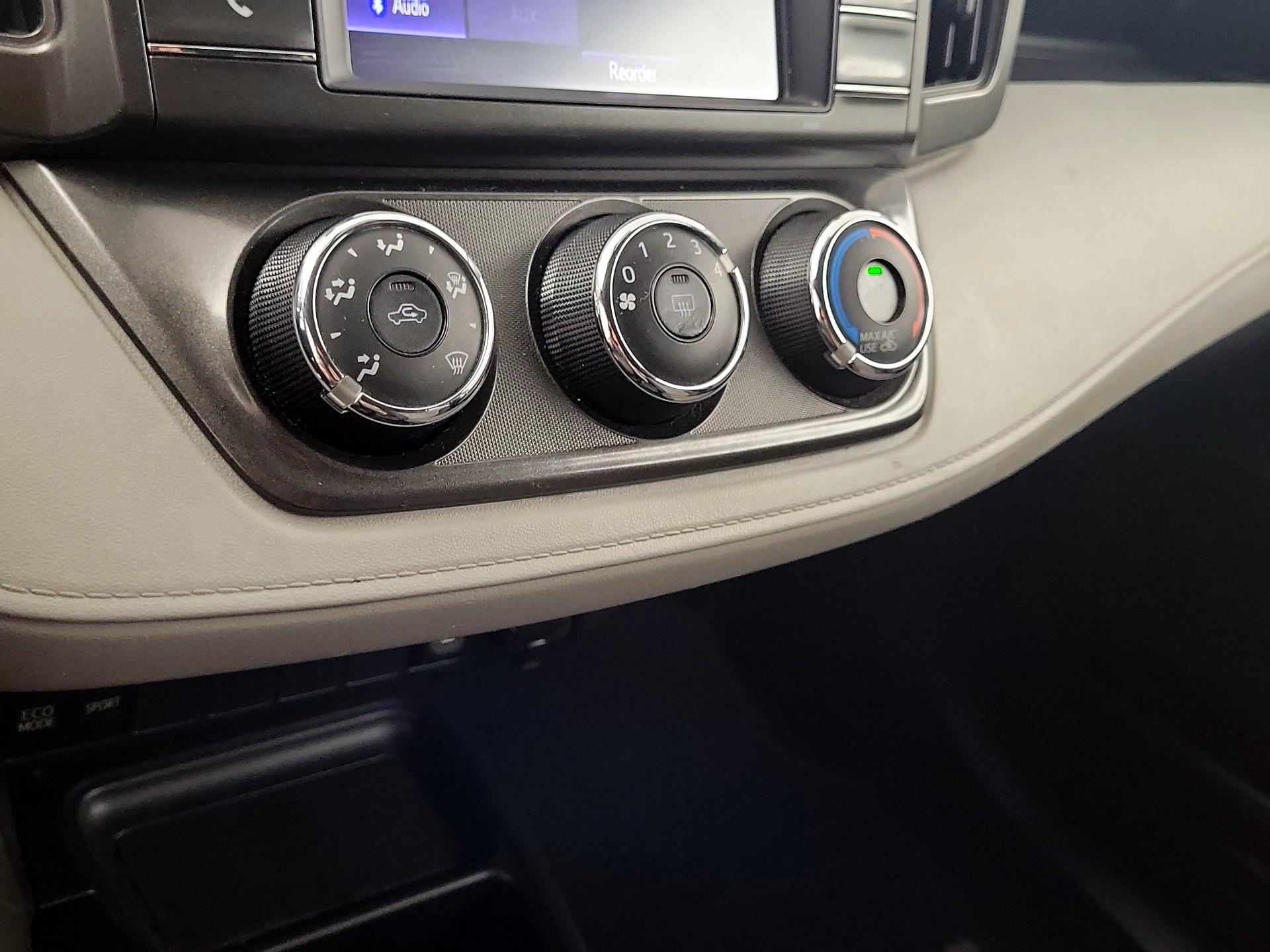 Thumbnail: 2015 Toyota RAV4 - 14