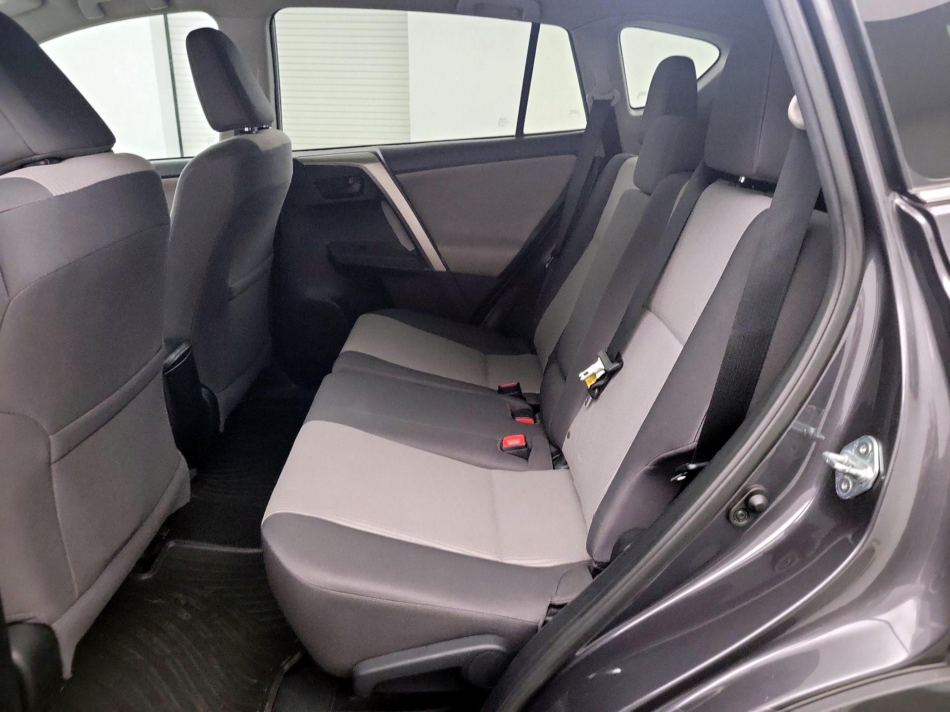 Thumbnail: 2015 Toyota RAV4 - 17