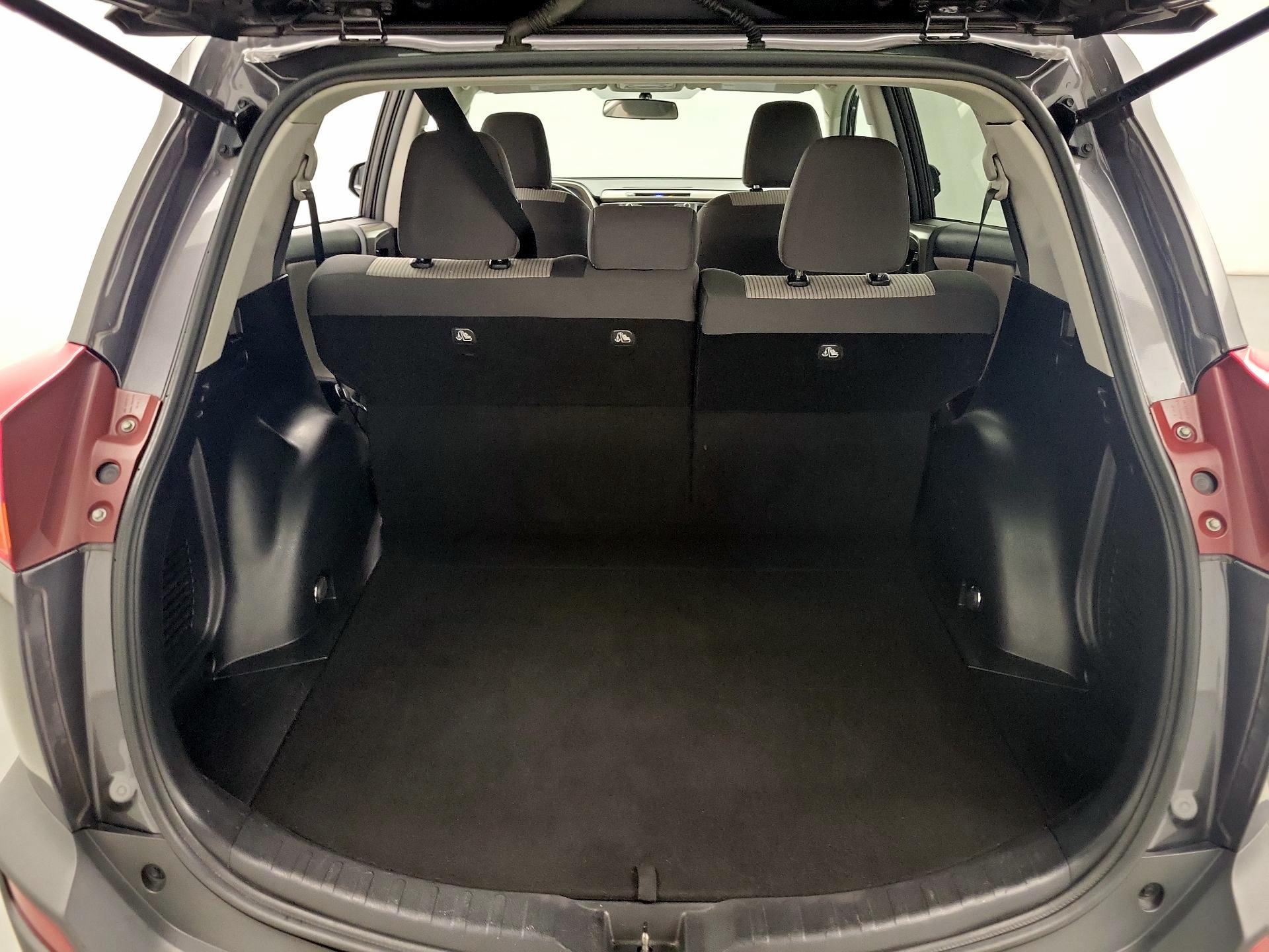 Thumbnail: 2015 Toyota RAV4 - 18