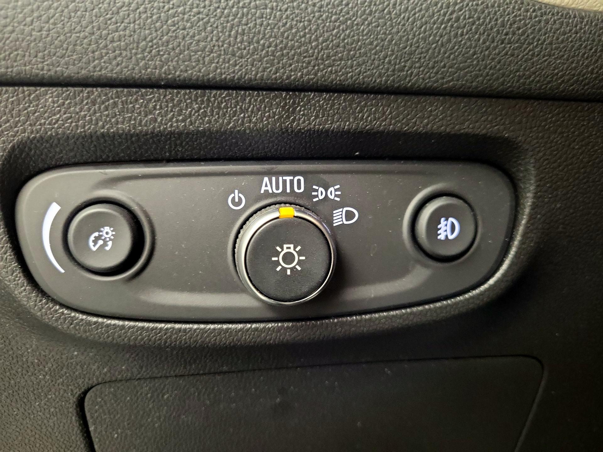 Thumbnail: 2020 Buick Encore GX - 11