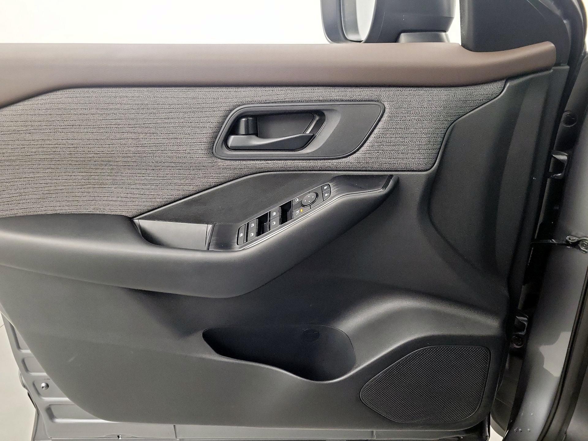 Thumbnail: 2023 Nissan Rogue - 10