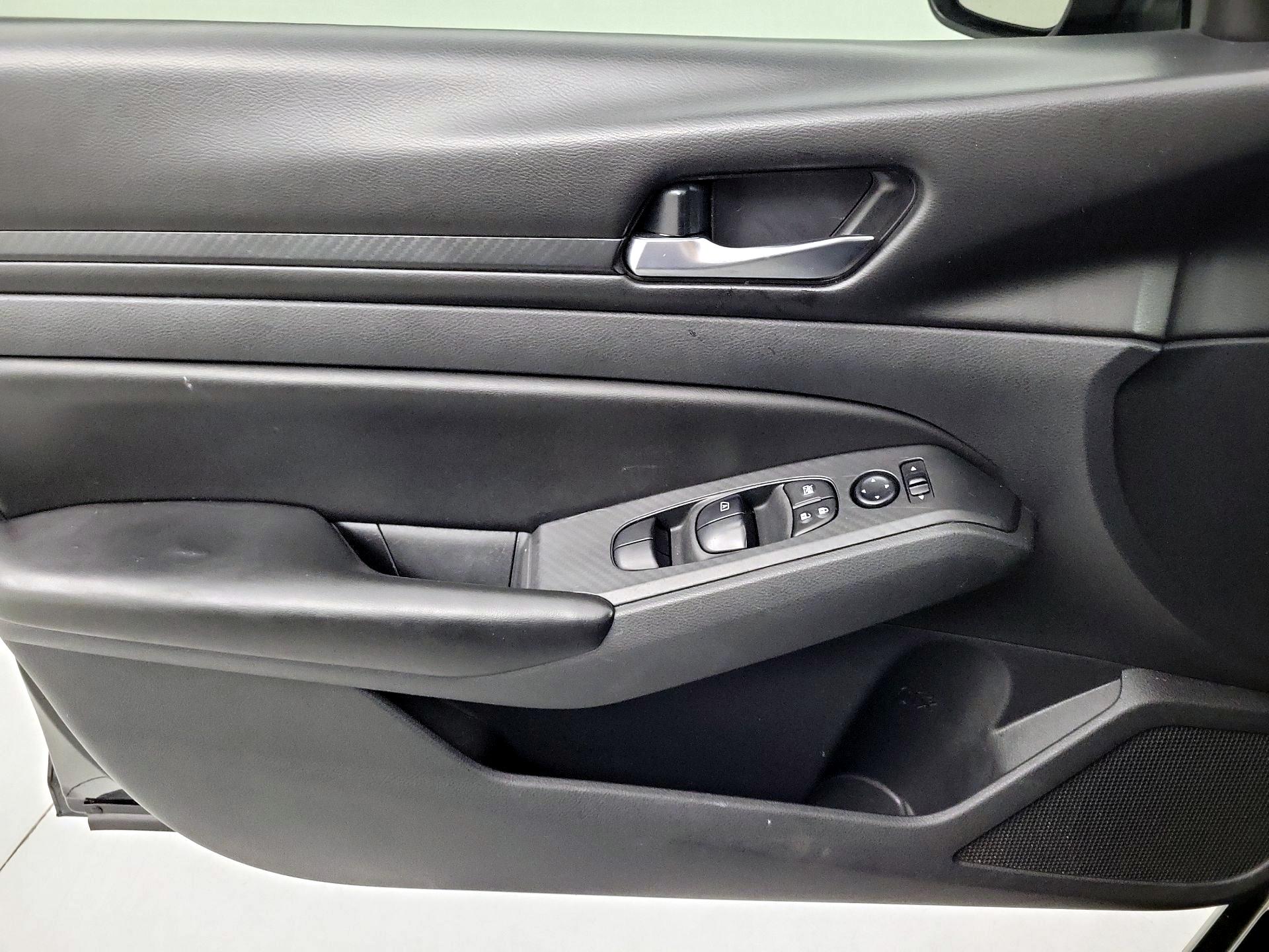 Thumbnail: 2021 Nissan Altima - 10