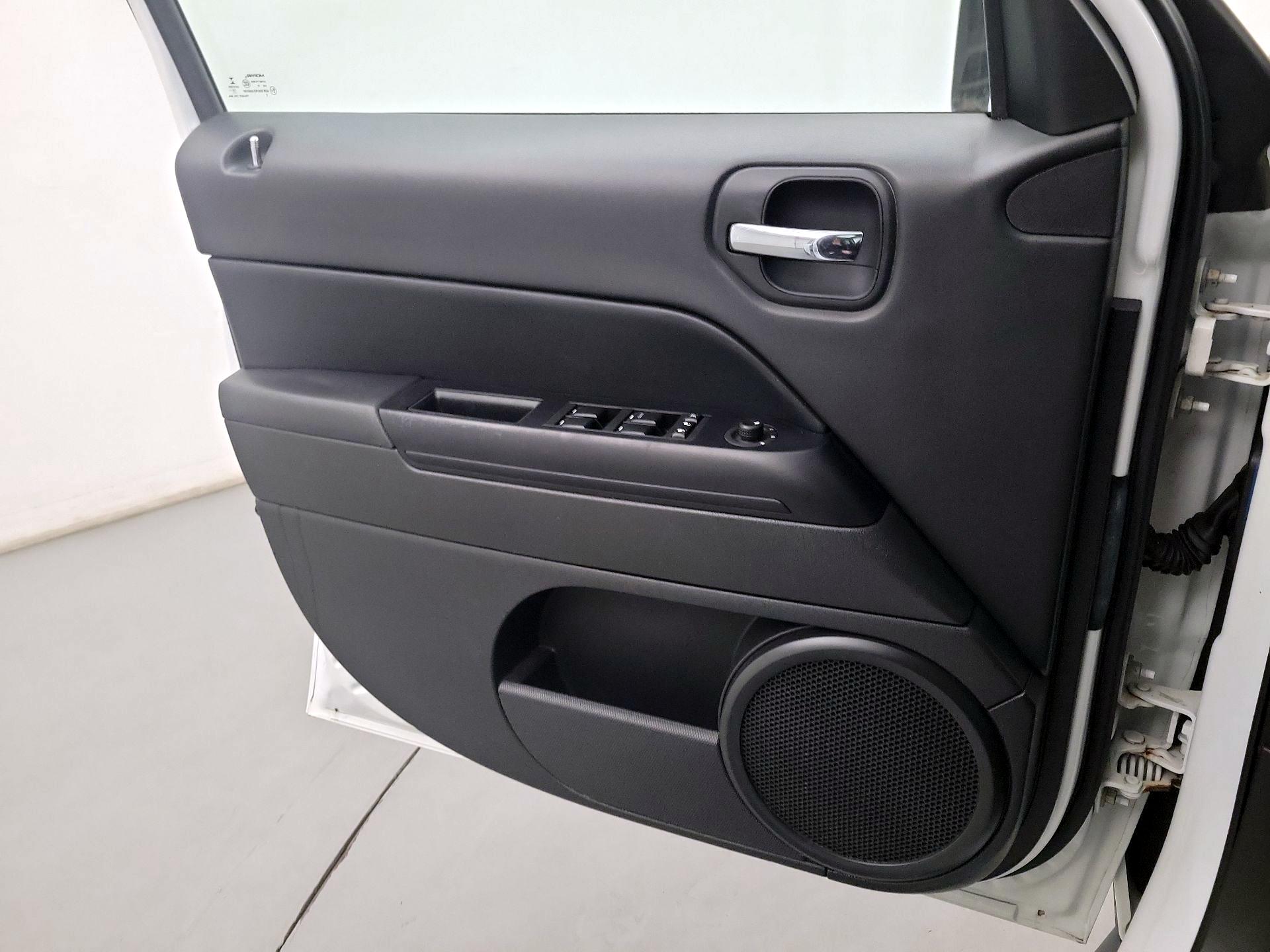 Thumbnail: 2016 Jeep Patriot - 10