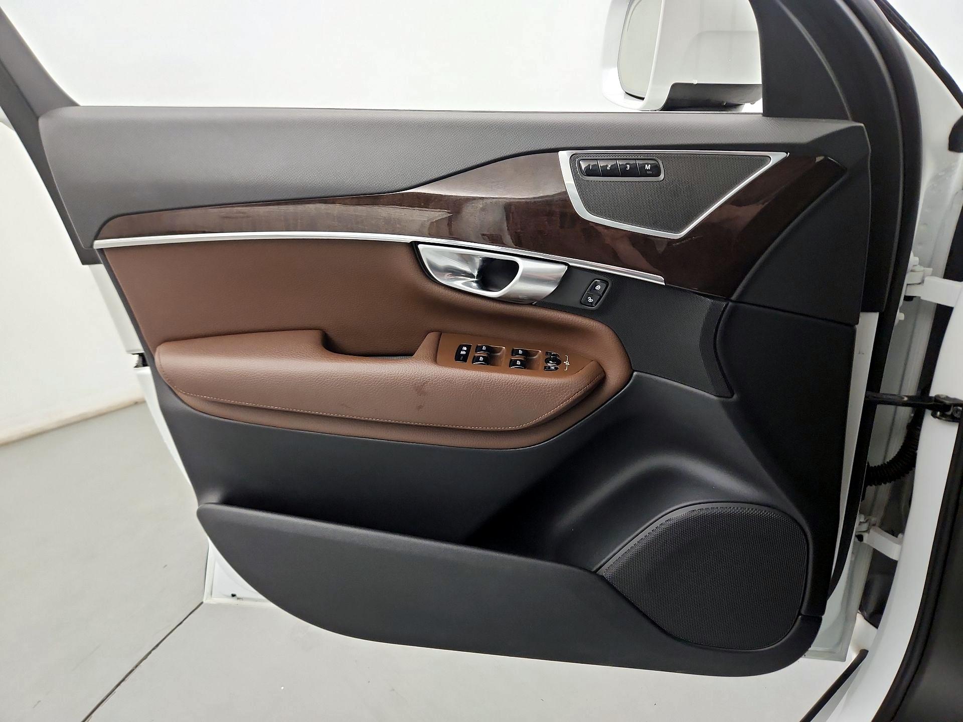 Thumbnail: 2019 Volvo XC90 - 10