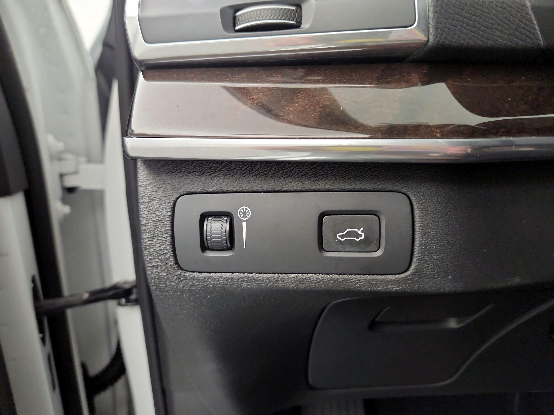 Thumbnail: 2019 Volvo XC90 - 11