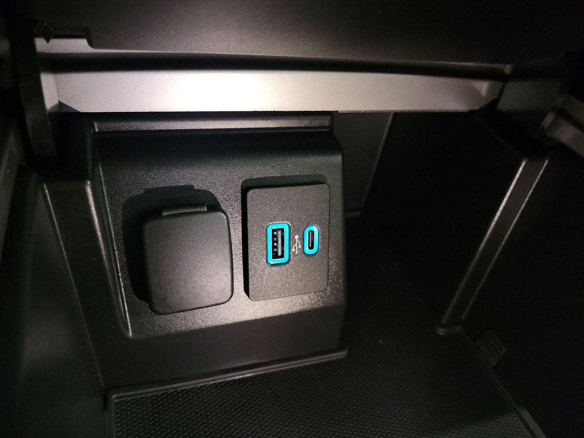 Thumbnail: 2020 Ford Explorer - 18