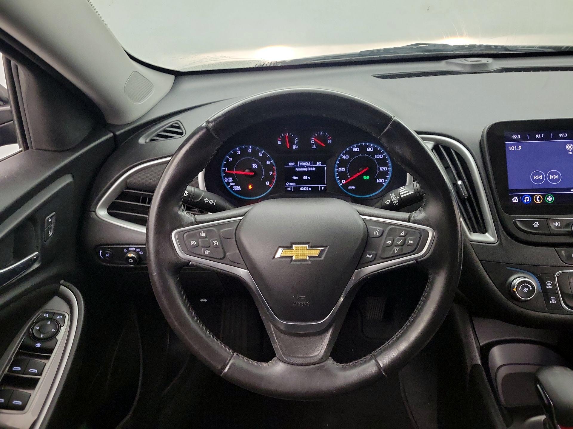 Thumbnail: 2022 Chevrolet Malibu - 10