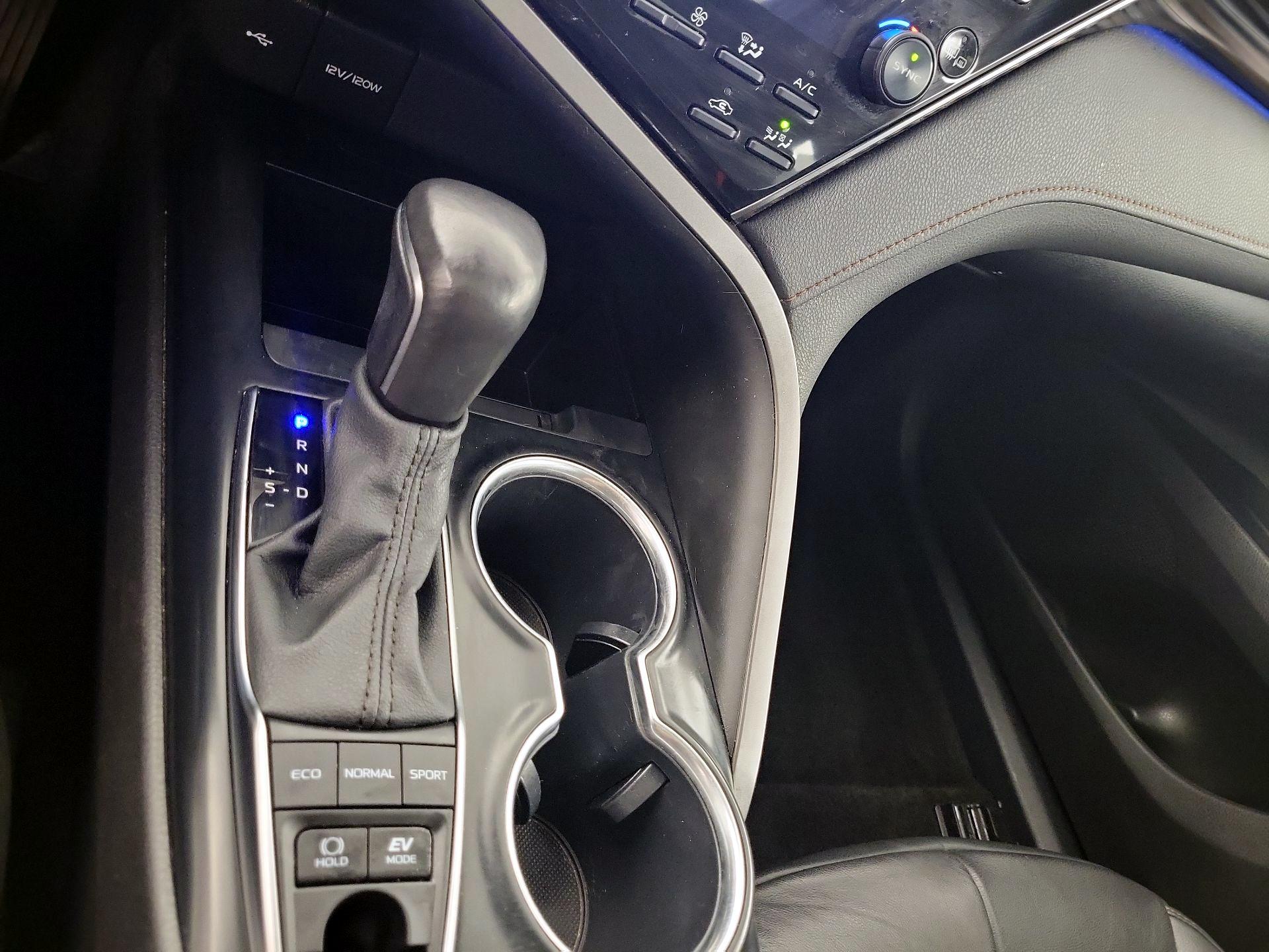 Thumbnail: 2020 Toyota Camry - 16