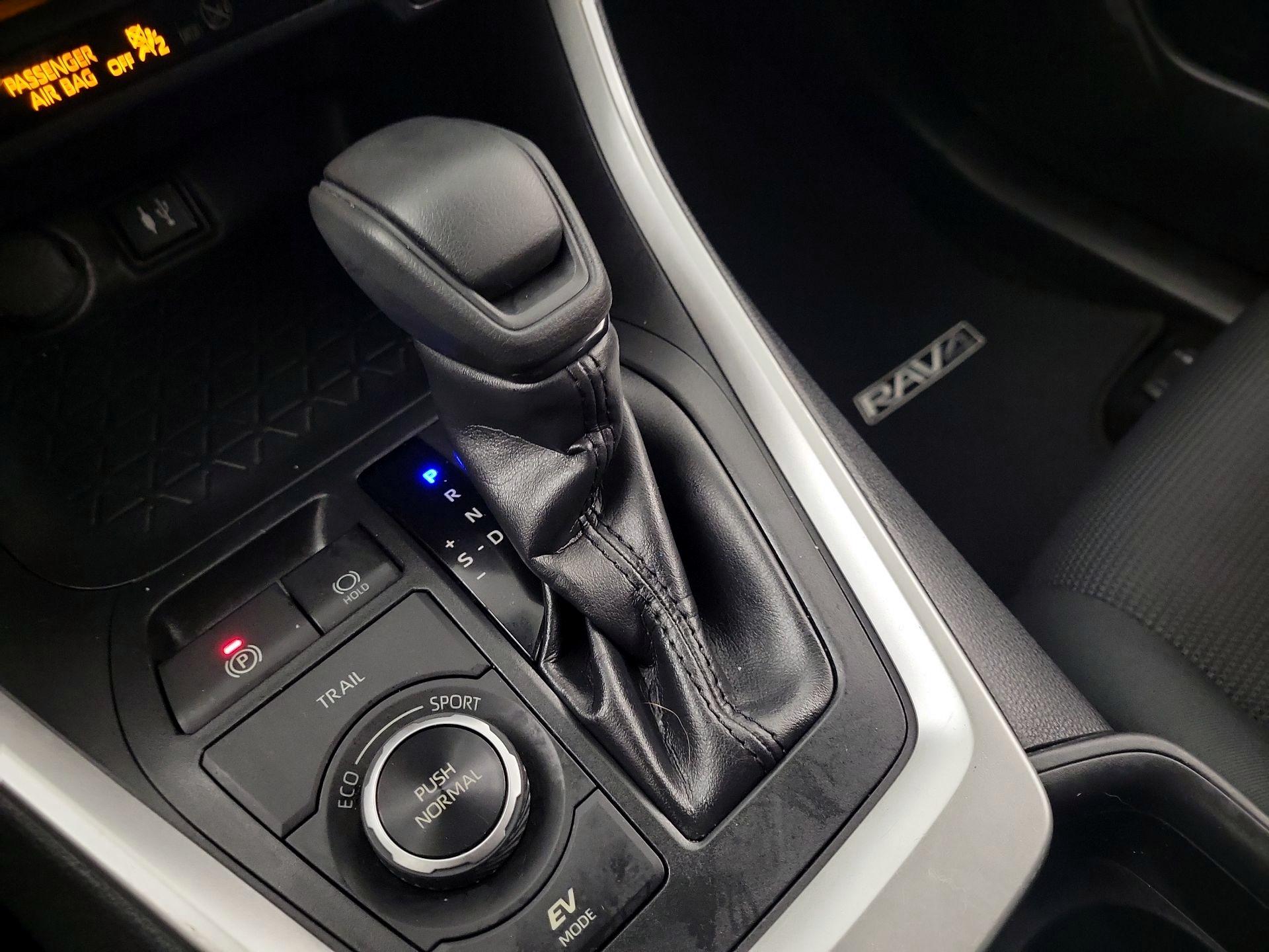 Thumbnail: 2019 Toyota RAV4 - 15