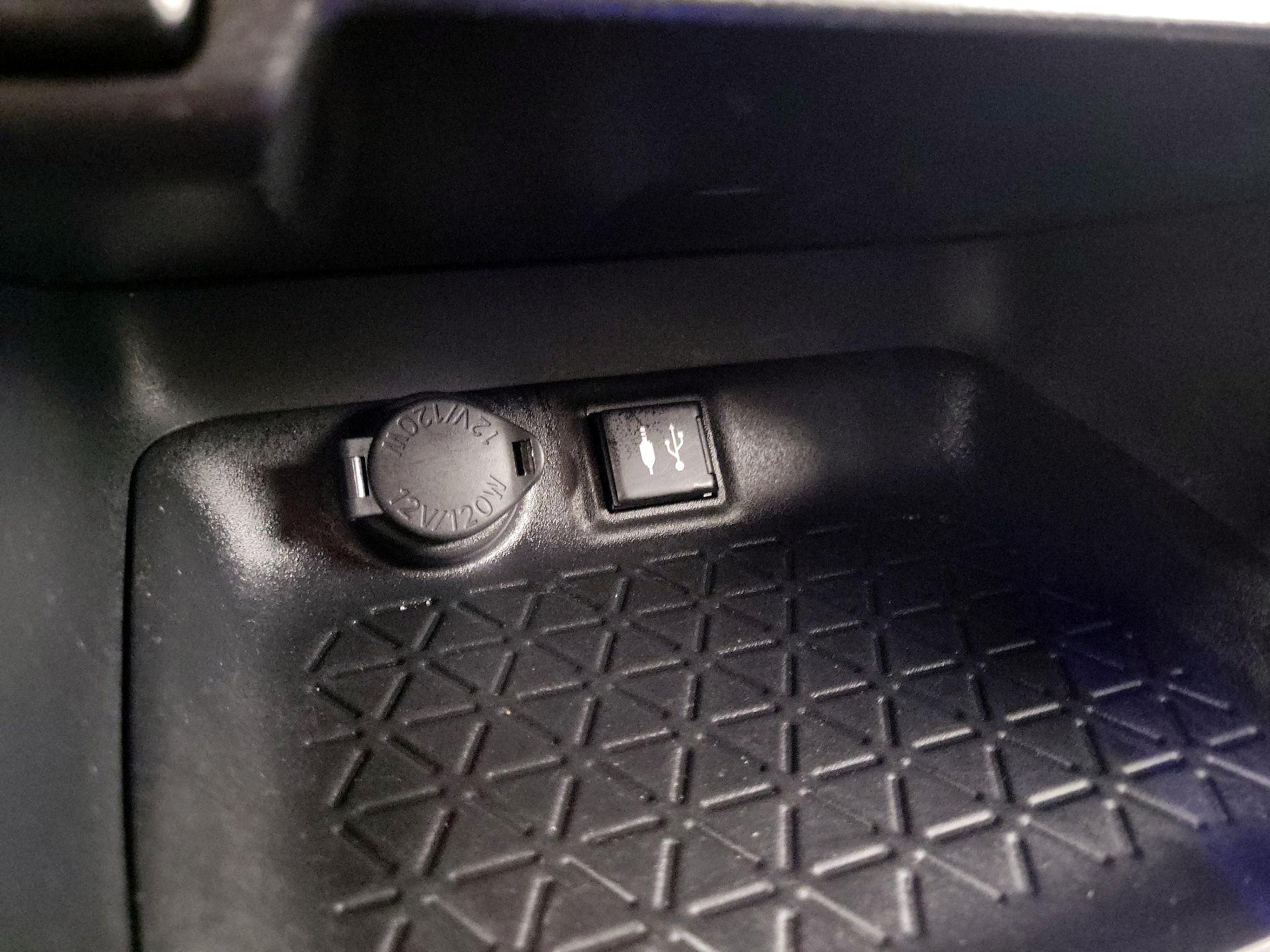 Thumbnail: 2019 Toyota RAV4 - 16