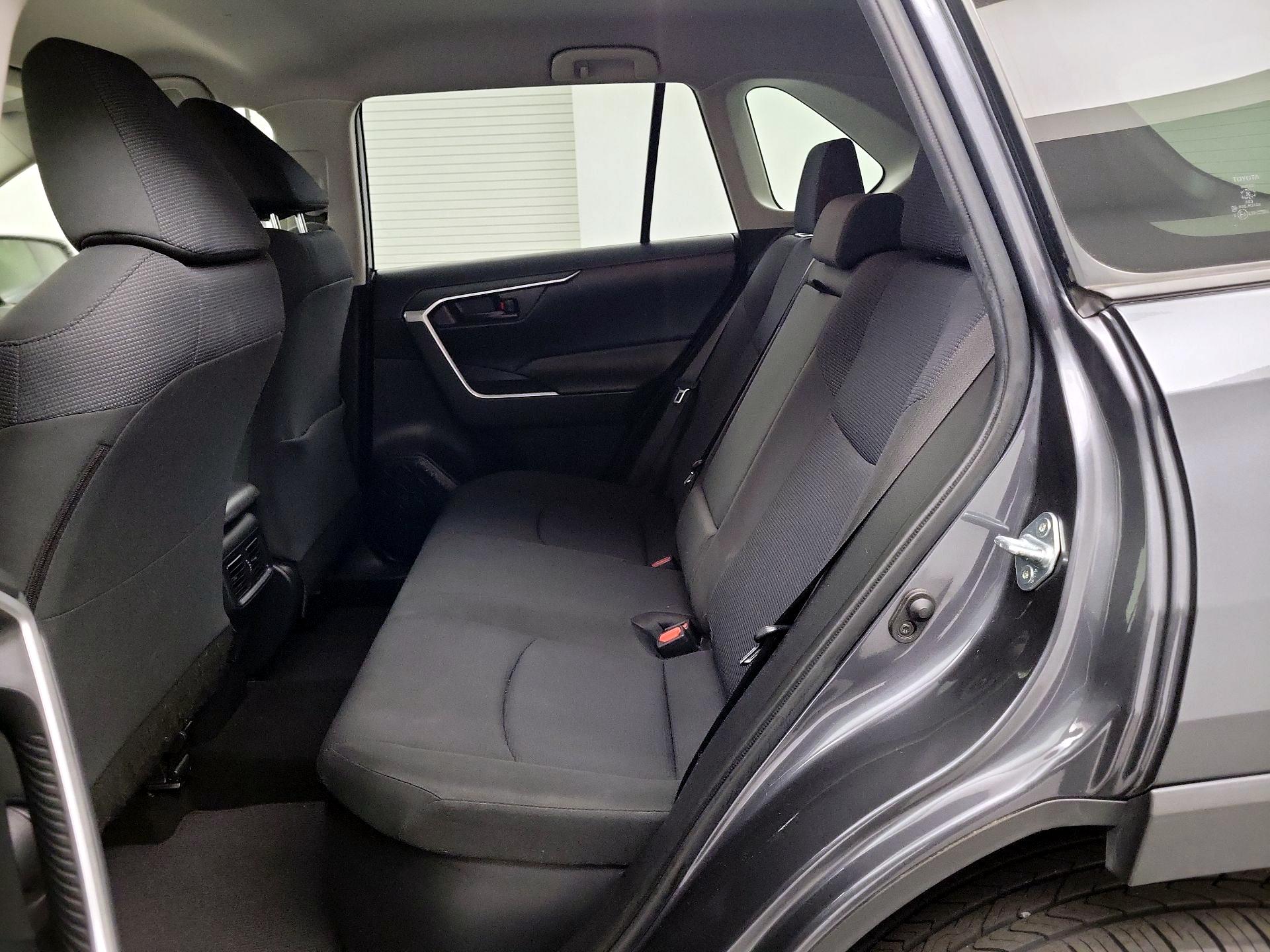 Thumbnail: 2019 Toyota RAV4 - 17