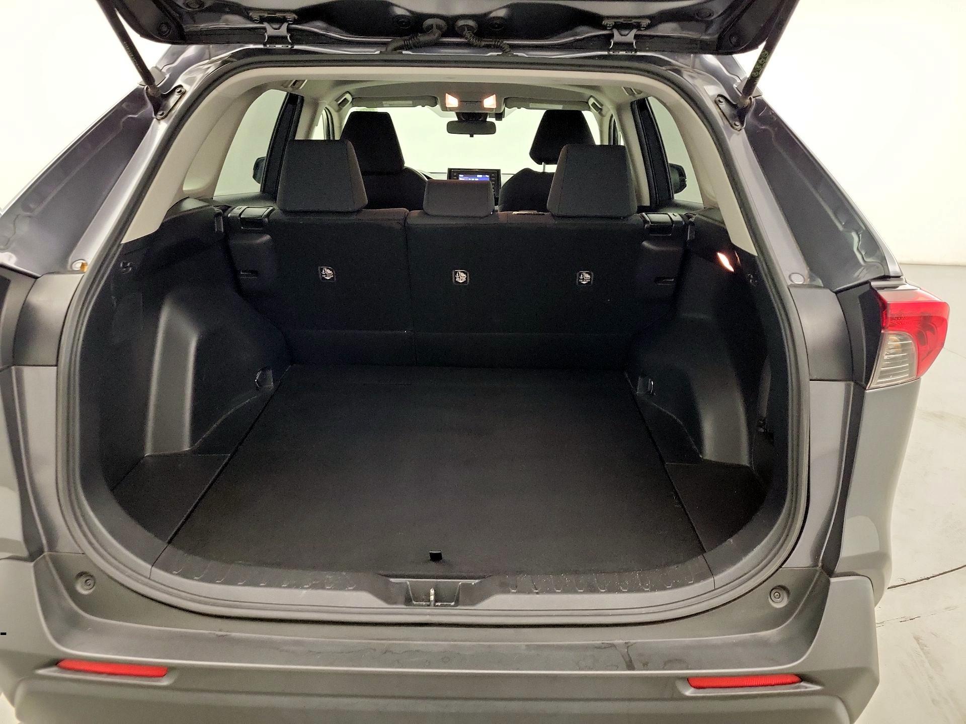 Thumbnail: 2019 Toyota RAV4 - 18