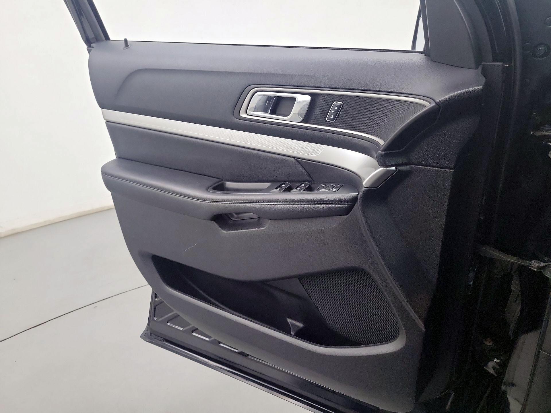 Thumbnail: 2016 Ford Explorer - 12