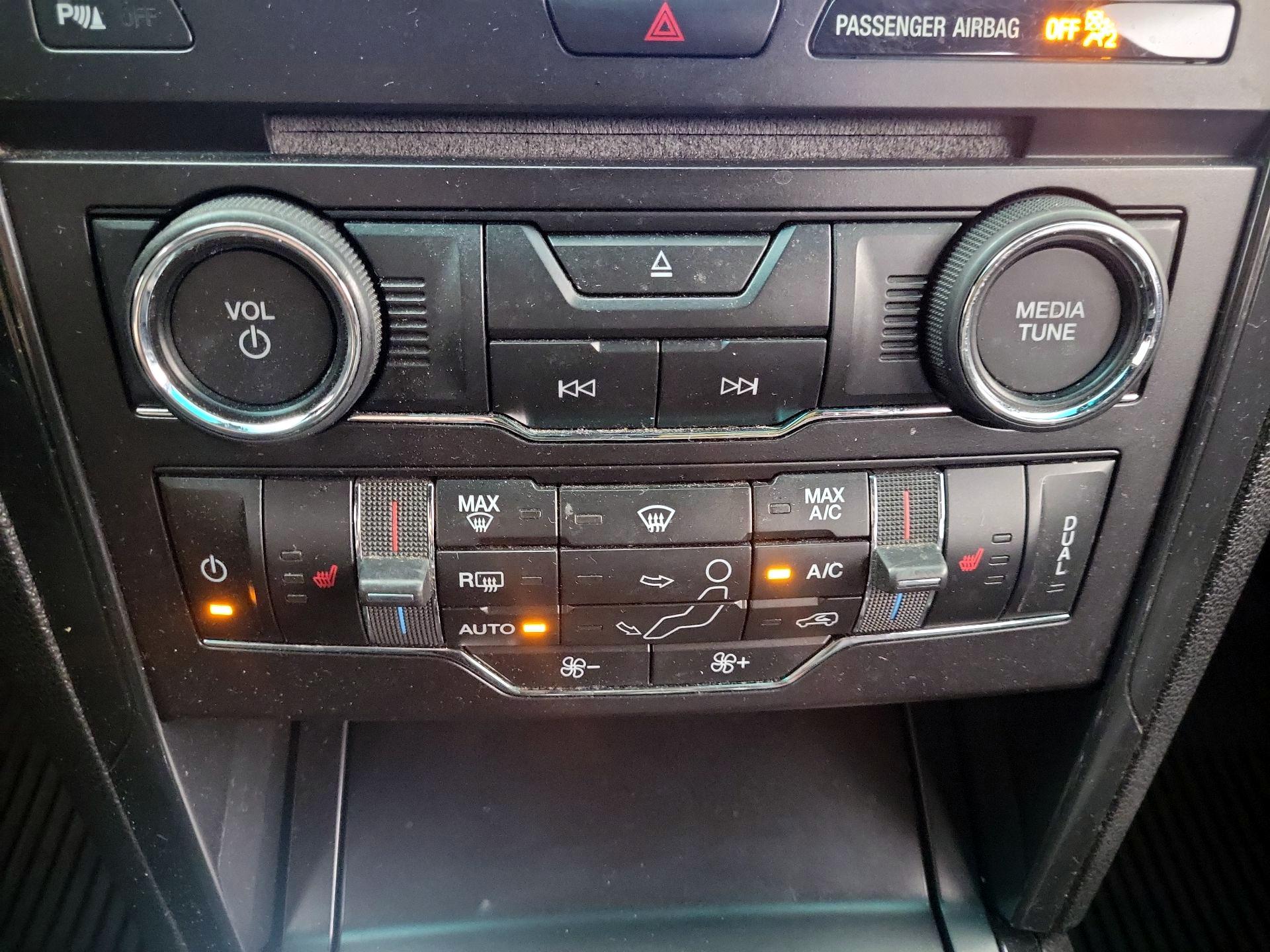 Thumbnail: 2016 Ford Explorer - 16