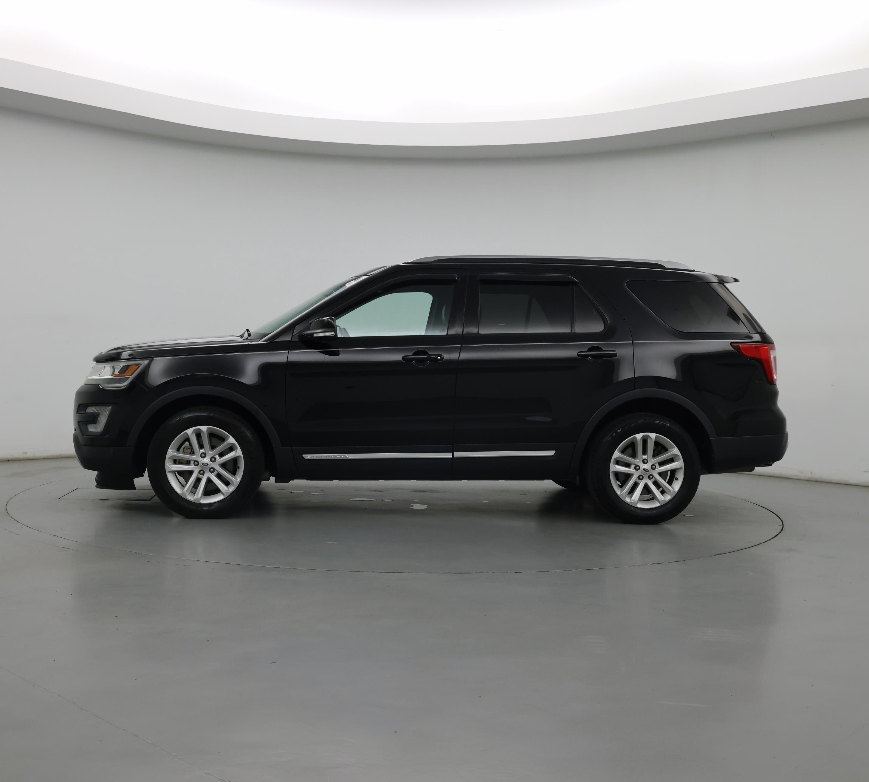 Thumbnail: 2016 Ford Explorer - 3