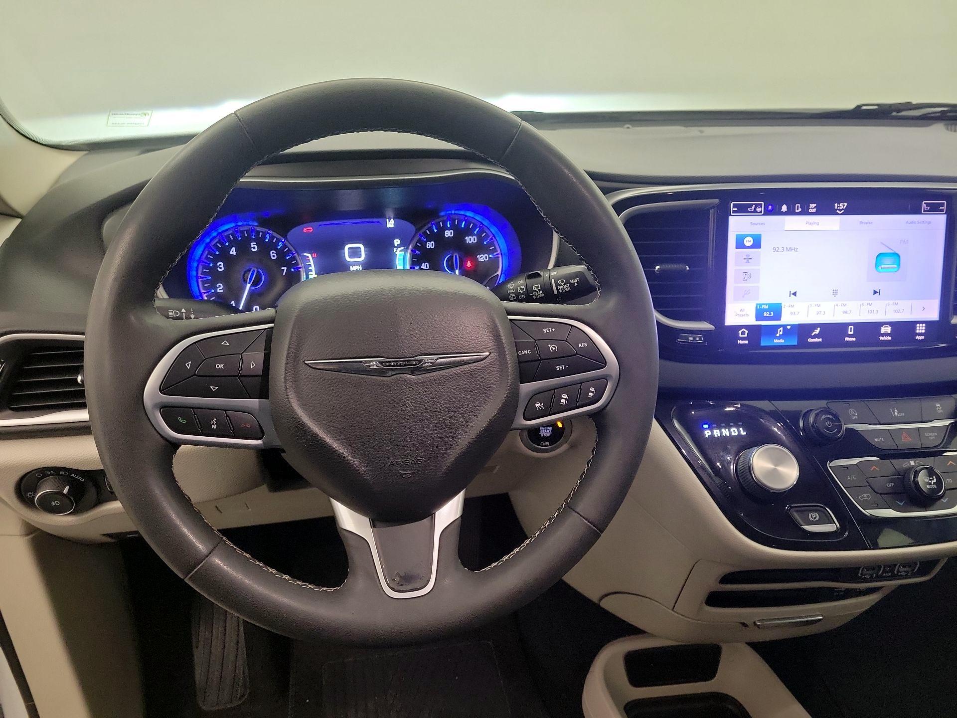 Thumbnail: 2022 Chrysler Pacifica - 10